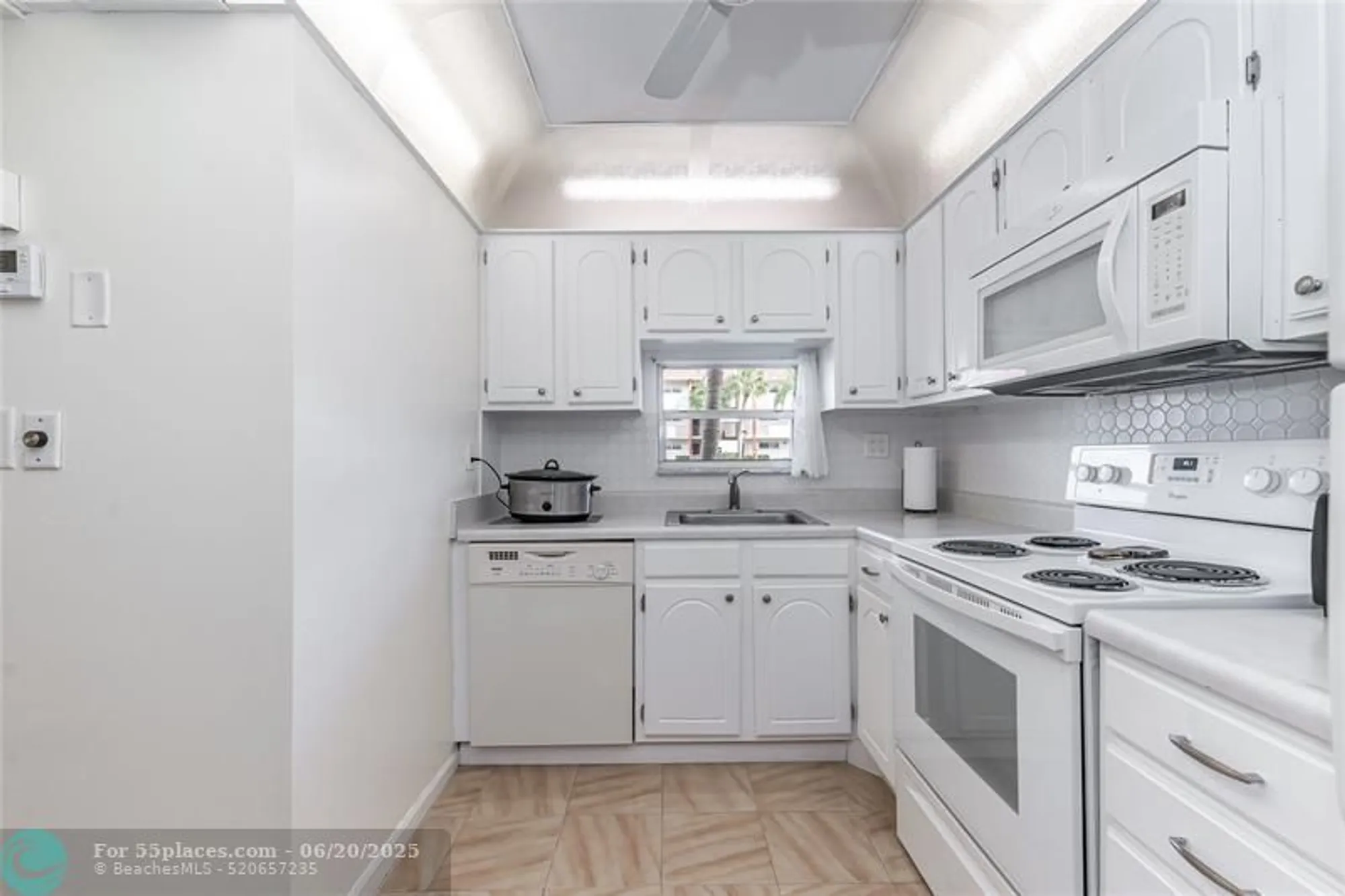 Property Slideshow image 14 of 58 | 811 s hollybrook dr 103, Pembroke Pines, FL, 33025