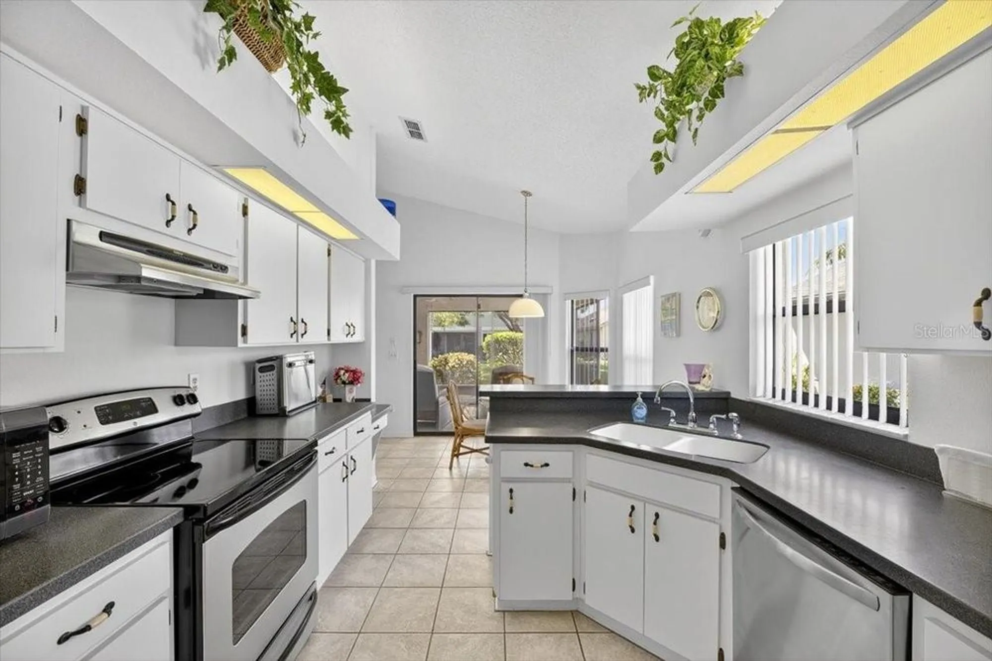 Property Slideshow image 11 of 54 | 1828 e del webb blvd, Sun City Center, FL, 33573