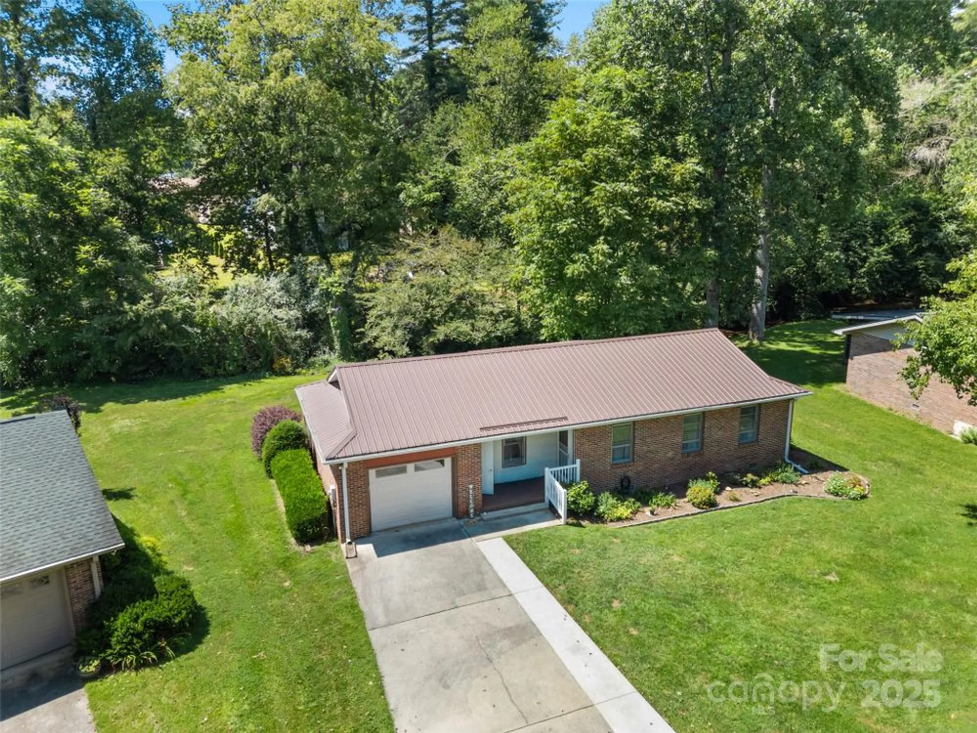 Property Slideshow image 33 of 37 | 33 resada dr, Brevard, NC, 28712