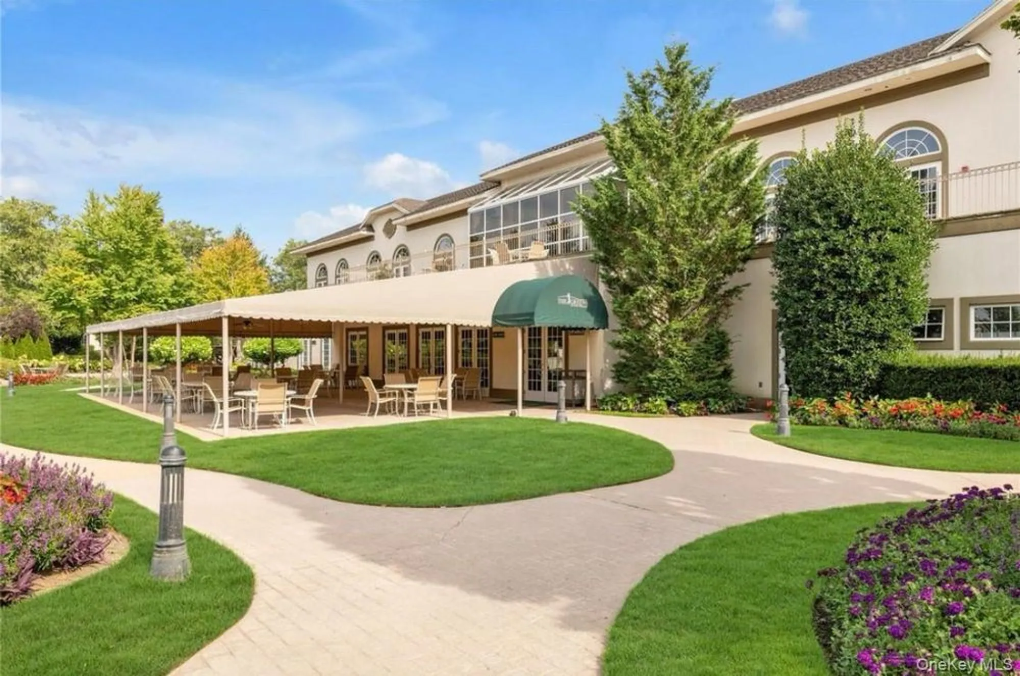 Property Slideshow image 24 of 29 | 1126 savoy dr, Melville, NY, 11747