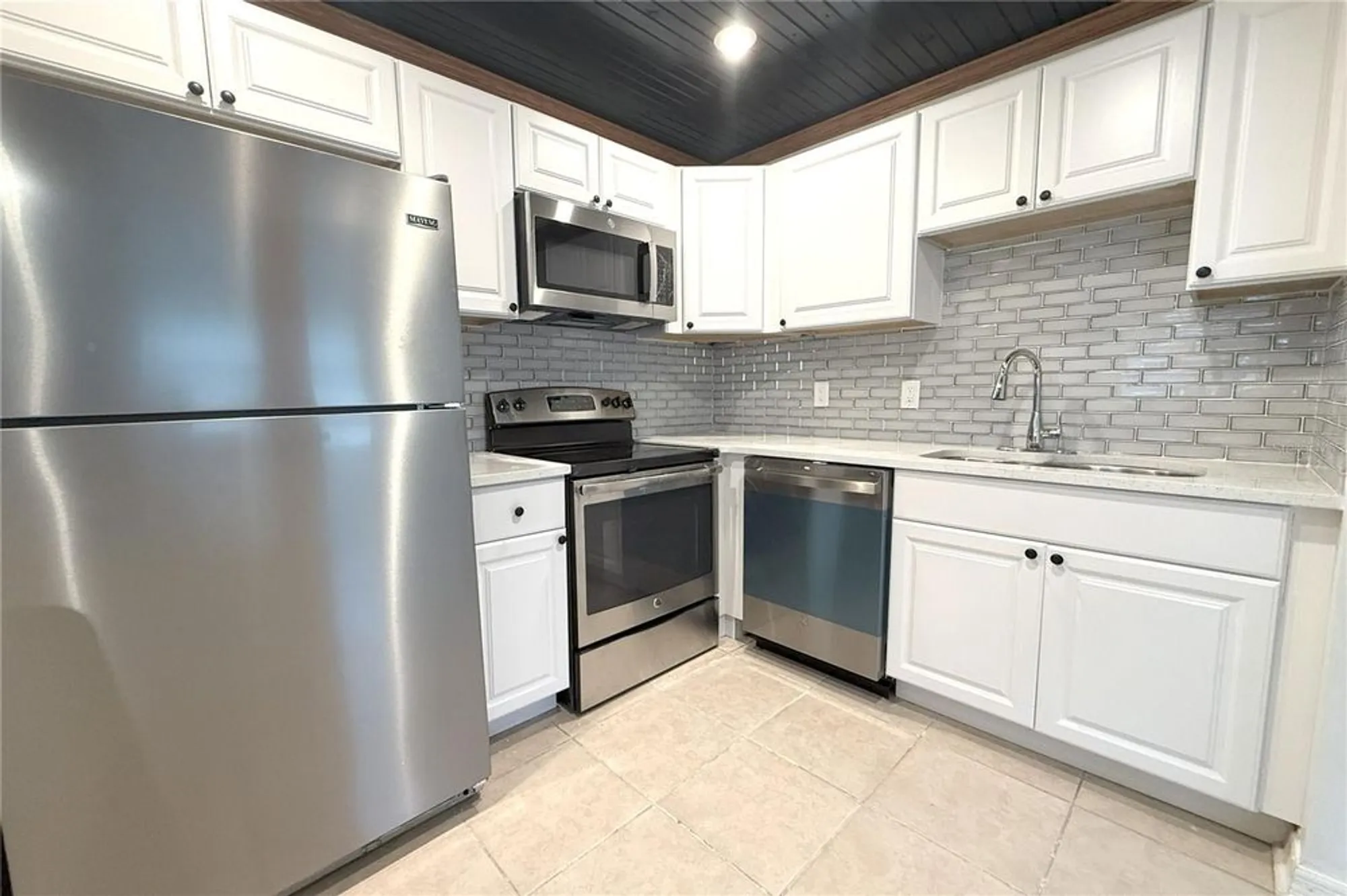 Property Slideshow image 10 of 40 | 101 cambridge trl apt 194, Sun City Center, FL, 33573