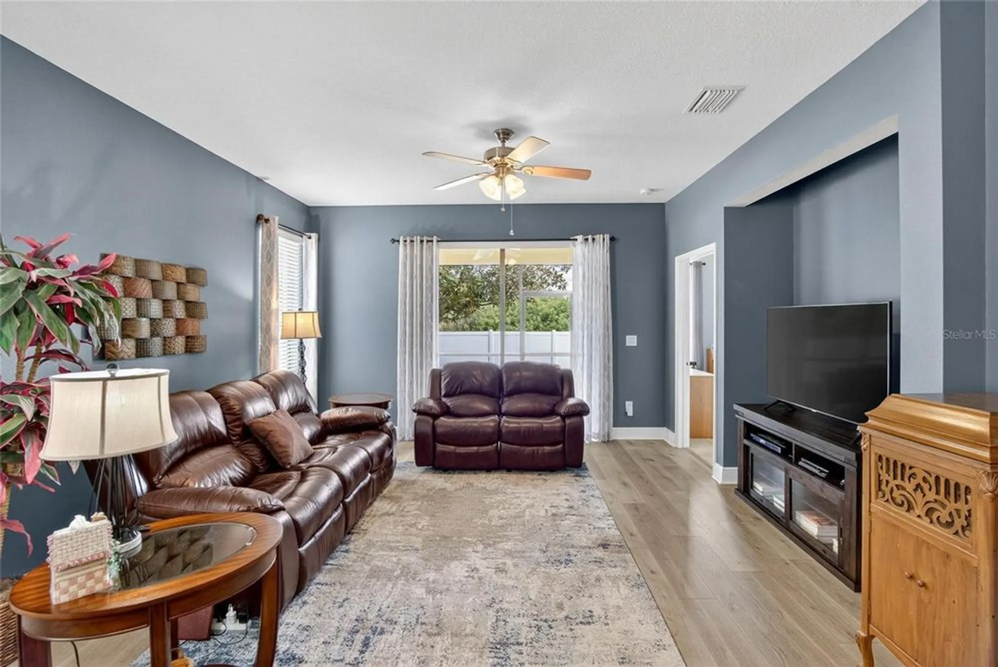 Property Slideshow image 13 of 58 | 307 bluewater falls ct, Apollo Beach, FL, 33572