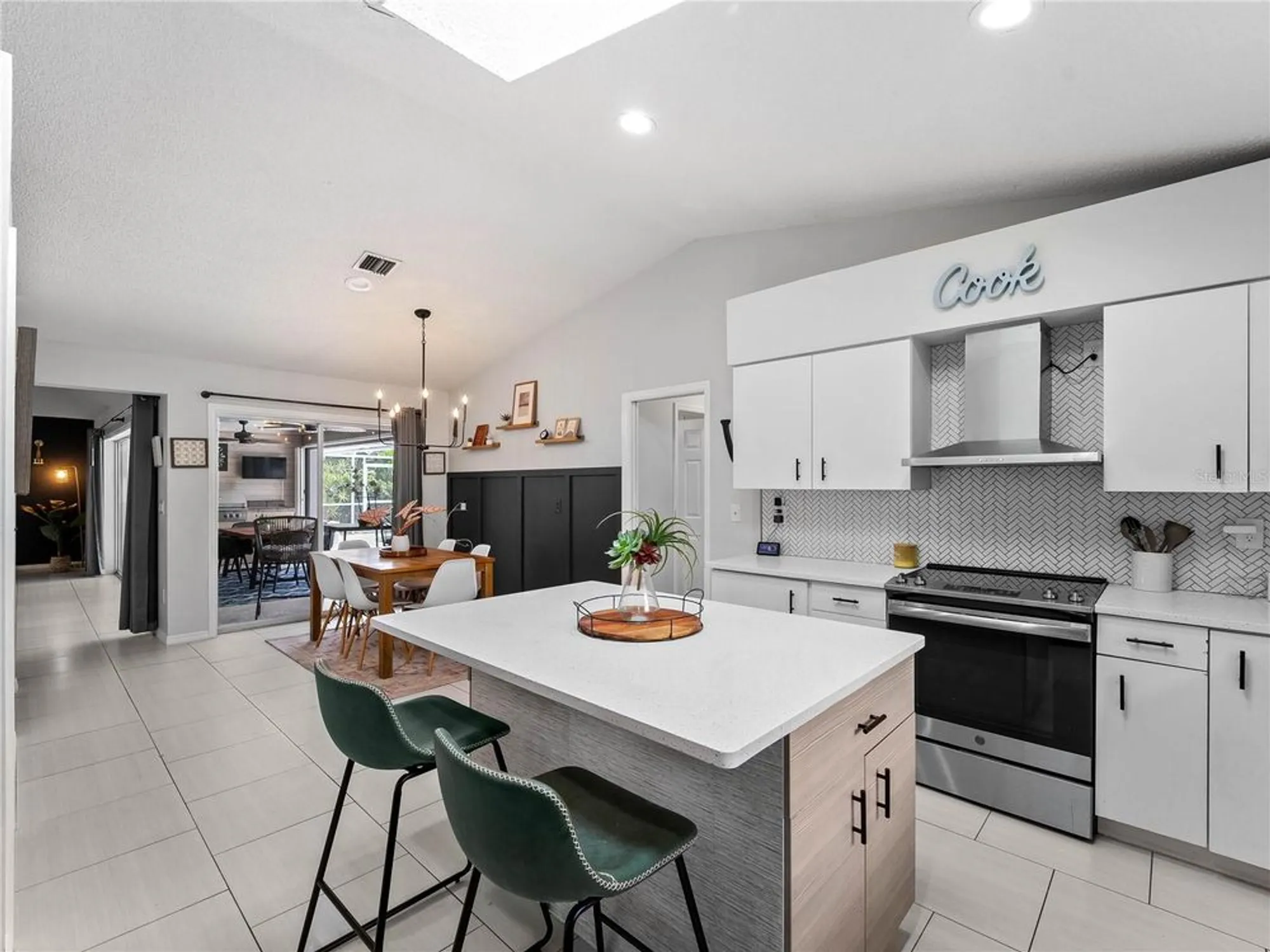 Property Slideshow image 26 of 61 | 523 warwick dr, Venice, FL, 34293