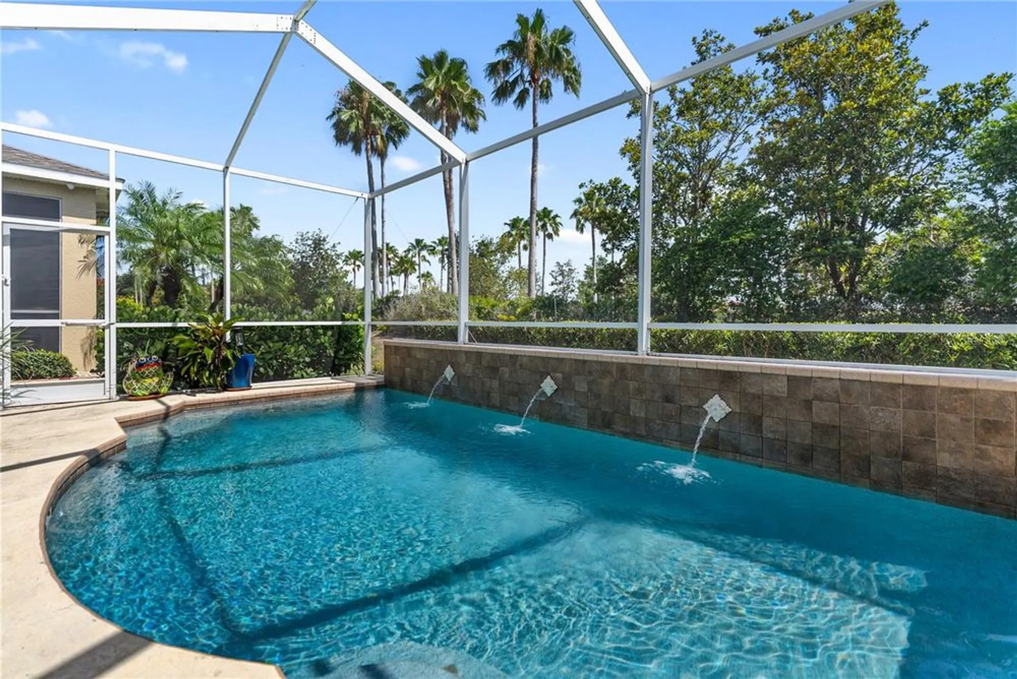 Property Slideshow image 4 of 43 | 305 siena vista pl, Sun City Center, FL, 33573