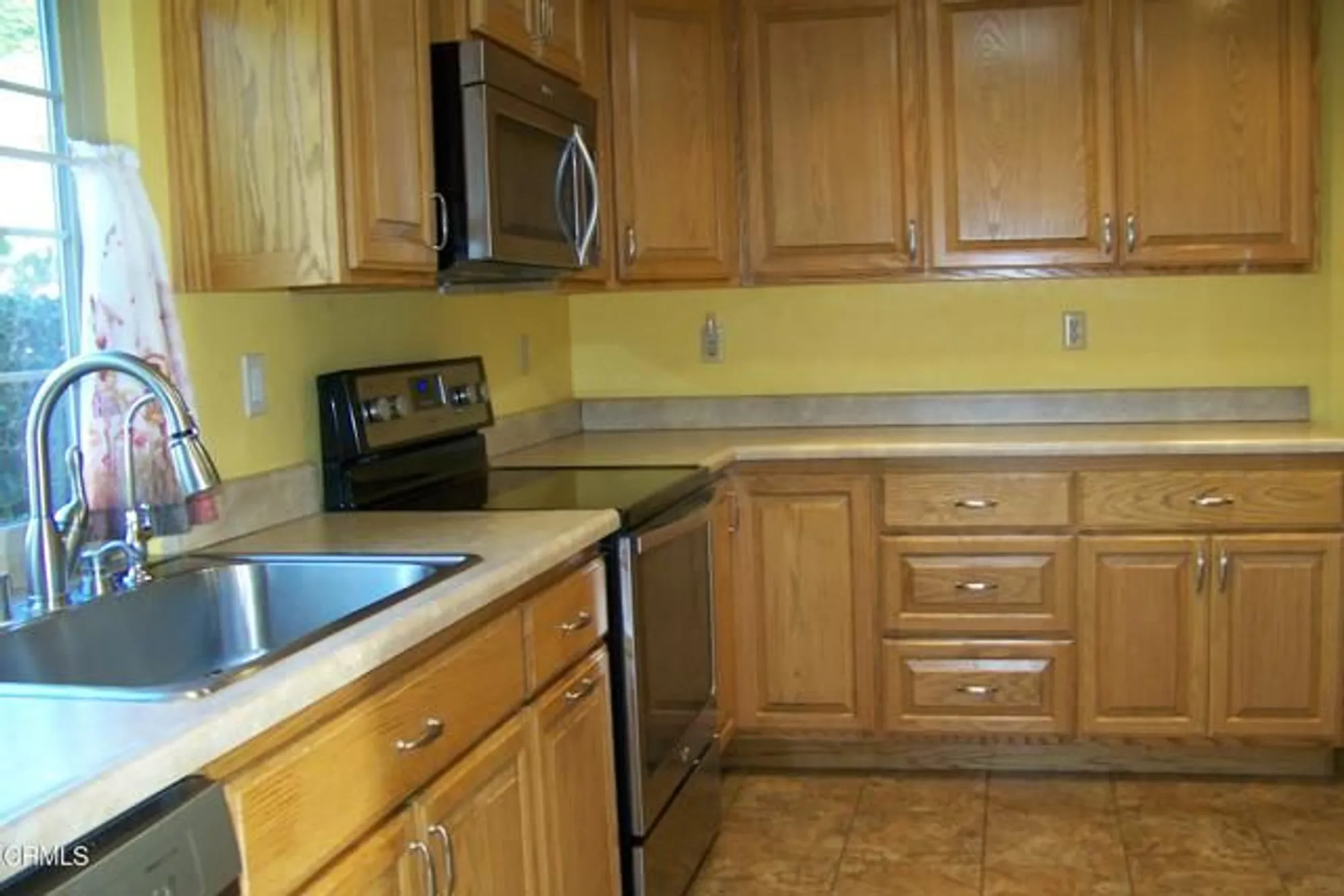 Property Slideshow image 8 of 28 | 37203 village 37, Camarillo, CA, 93012