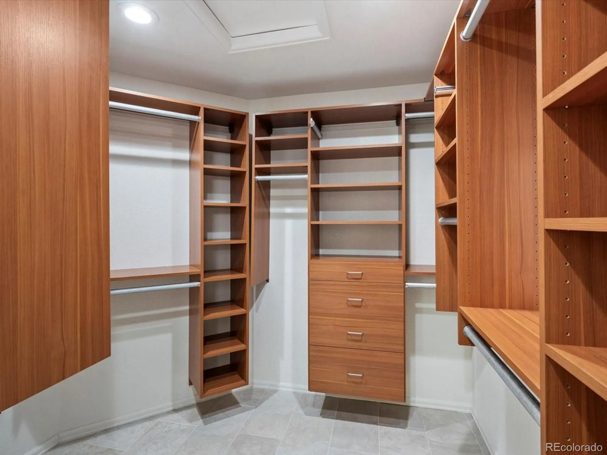 Property Slideshow image 16 of 32 | 22383 e heritage pkwy, Aurora, CO, 80016