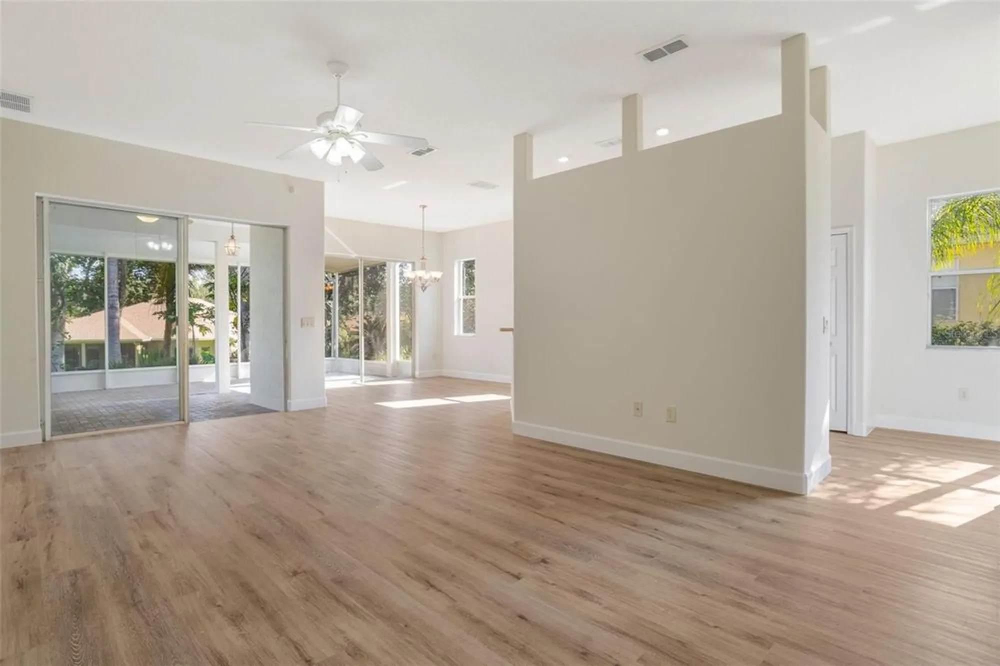 Property Slideshow image 4 of 50 | 103 crescent moon dr, Groveland, FL, 34736