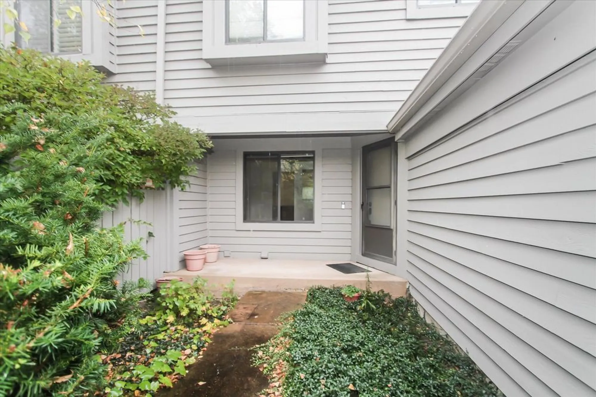 Property Slideshow image 2 of 32 | 928 longmeadow ct # 1016, Lake Barrington, IL, 60010