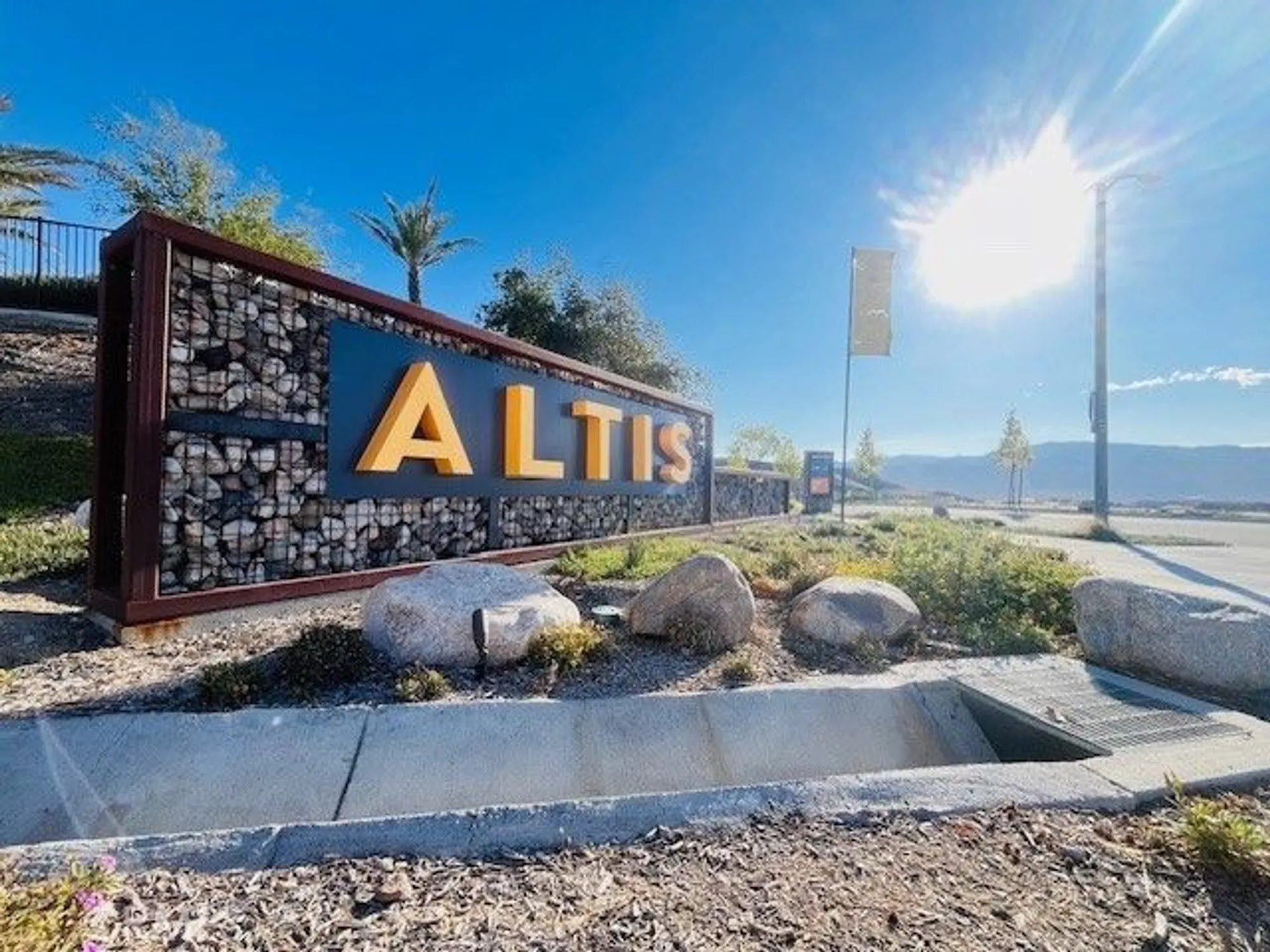 Property Slideshow image 12 of 12 | 28813 chapparal ct, Santa Clarita, CA, 91350