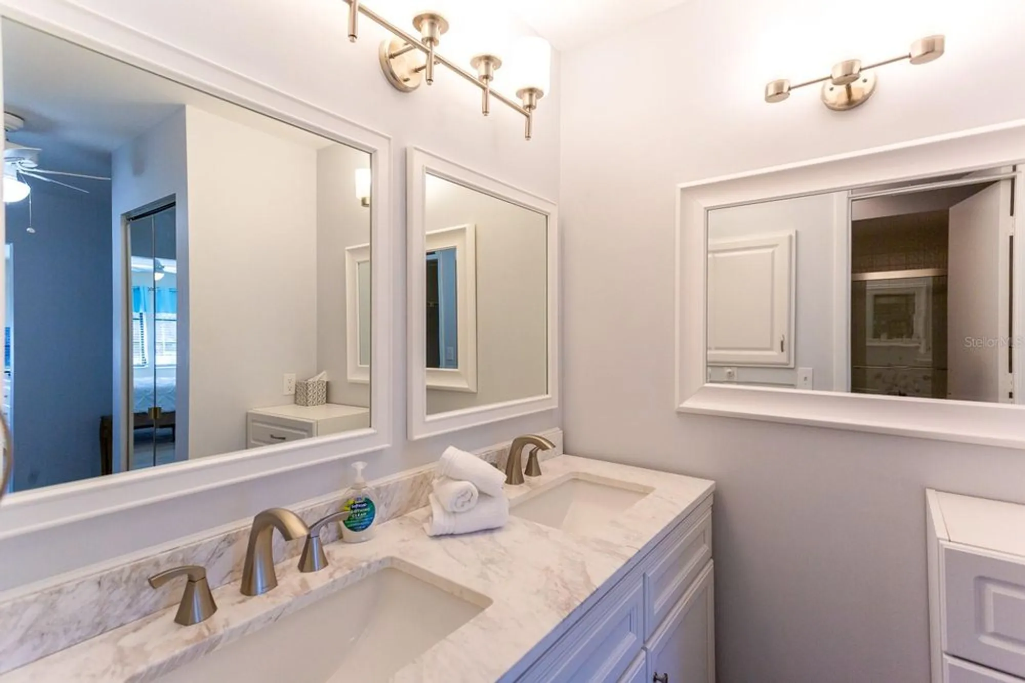 Property Slideshow image 28 of 41 | 5630 golf pointe dr 206, Sarasota, FL, 34243