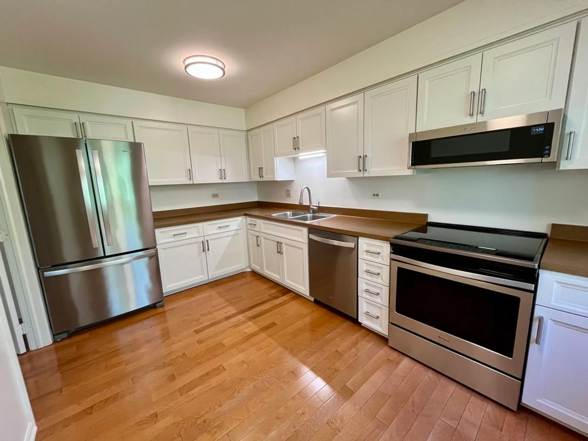 Property Slideshow image 12 of 43 | 315 bluff ct c, Lake Barrington, IL, 60010