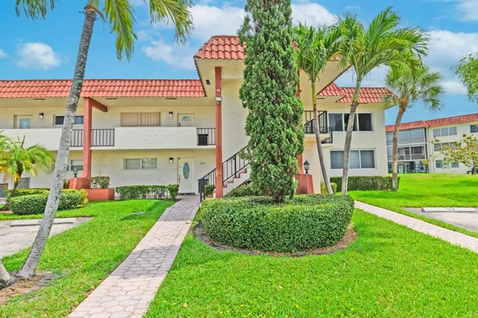 Property Slideshow image 3 of 50 | 8941 s hollybrook blvd apt 104, Pembroke Pines, FL, 33025