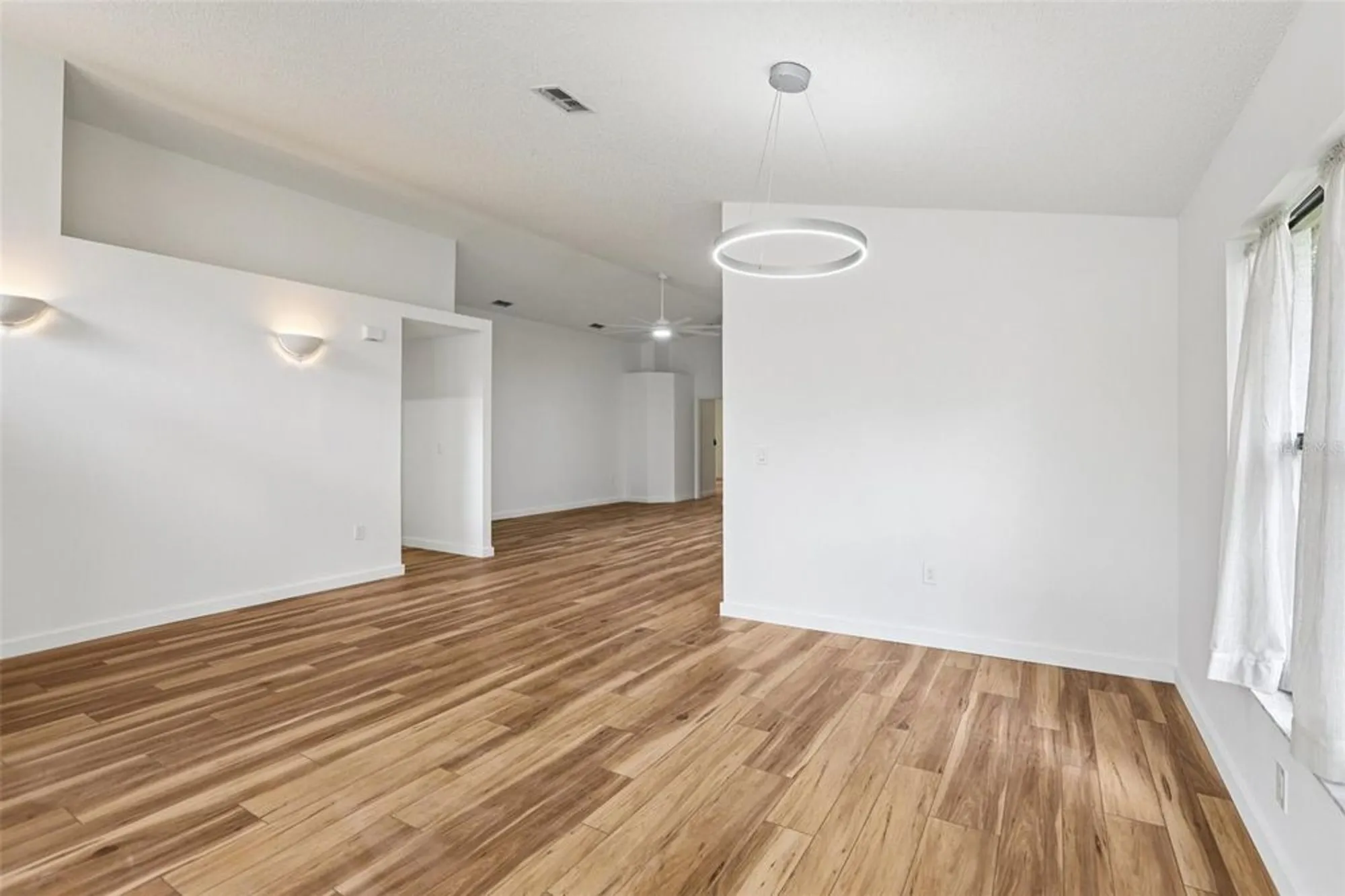 Property Slideshow image 15 of 32 | 533 bent oak ct, Spring Hill, FL, 34609