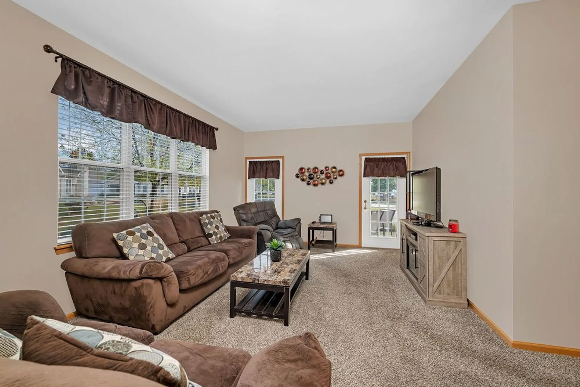 Property Slideshow image 12 of 26 | 21476 mays lake ct, Crest Hill, IL, 60403