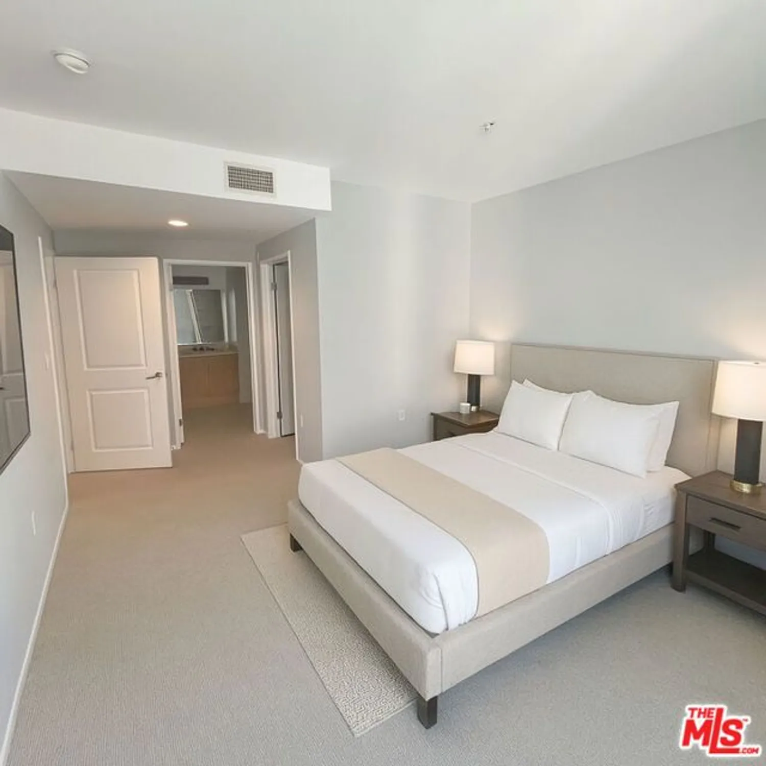 Property Slideshow image 7 of 10 | 267 s san pedro st unit 306, Los Angeles, CA, 90012