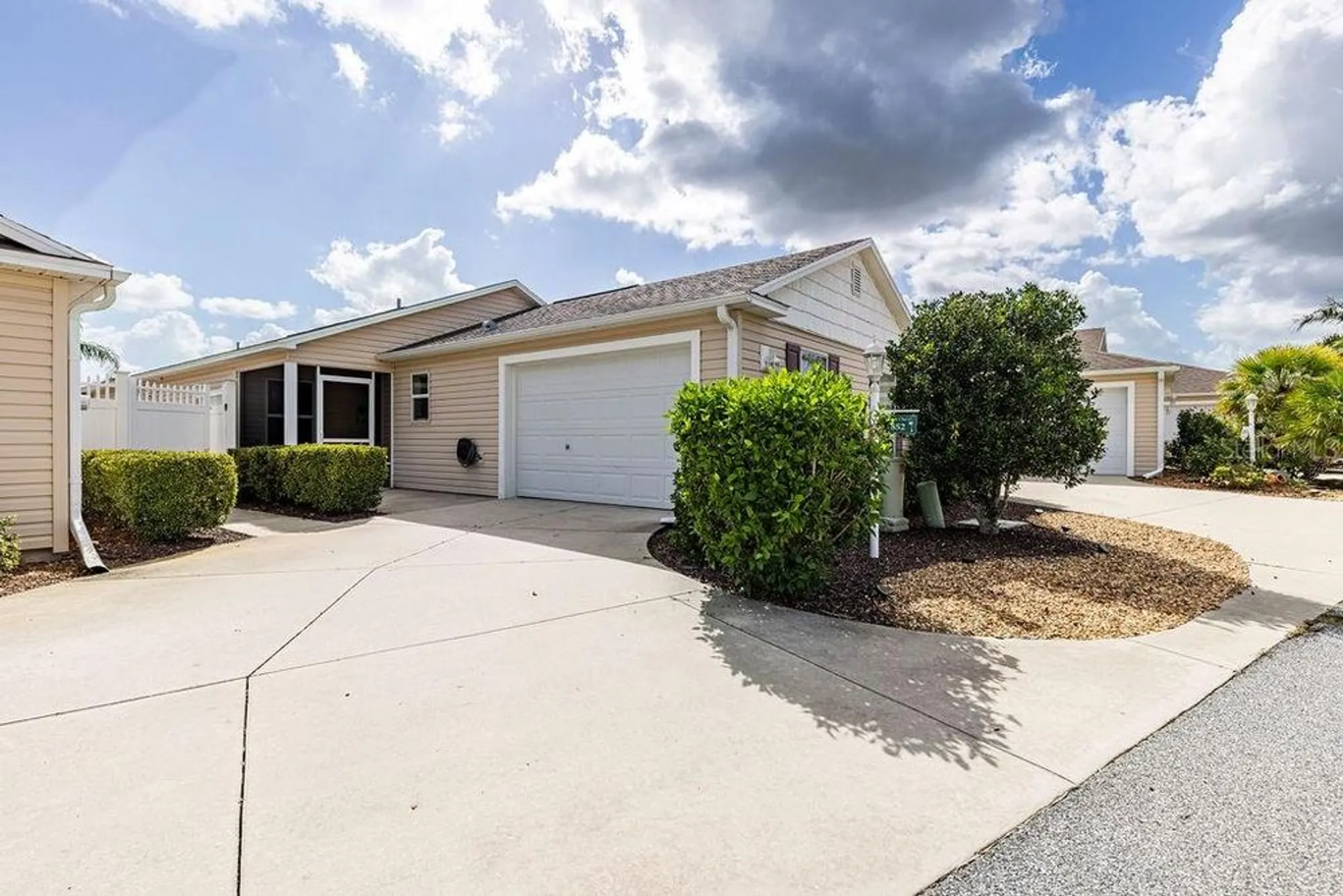 Property Slideshow image 25 of 31 | 852 sapphire pl, The Villages, FL, 32163