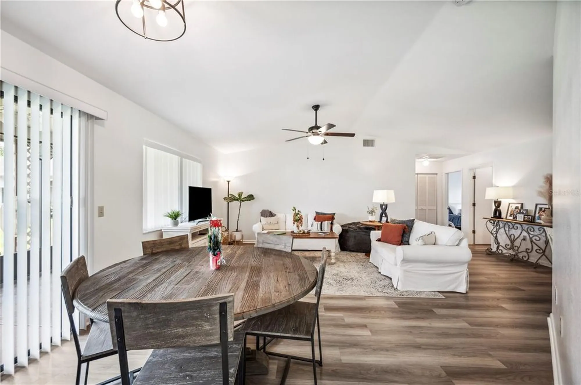 Property Slideshow image 14 of 37 | 1608 colonnades cir, Lakeland, FL, 33811