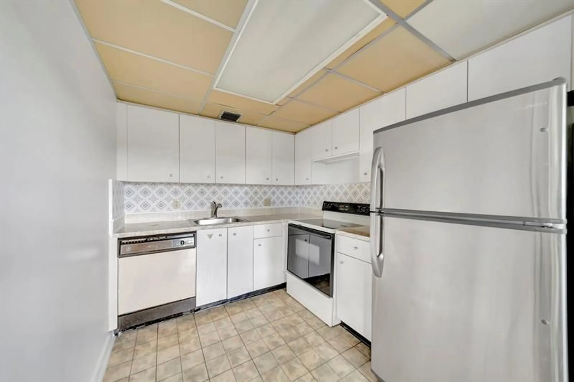 Property Slideshow image 30 of 56 | 13250 sw 7th ct apt 402l, Pembroke Pines, FL, 33027