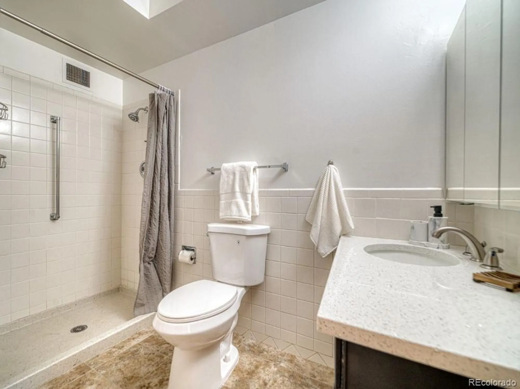 Property Slideshow image 14 of 26 | 660 s alton way 7a, Denver, CO, 80247