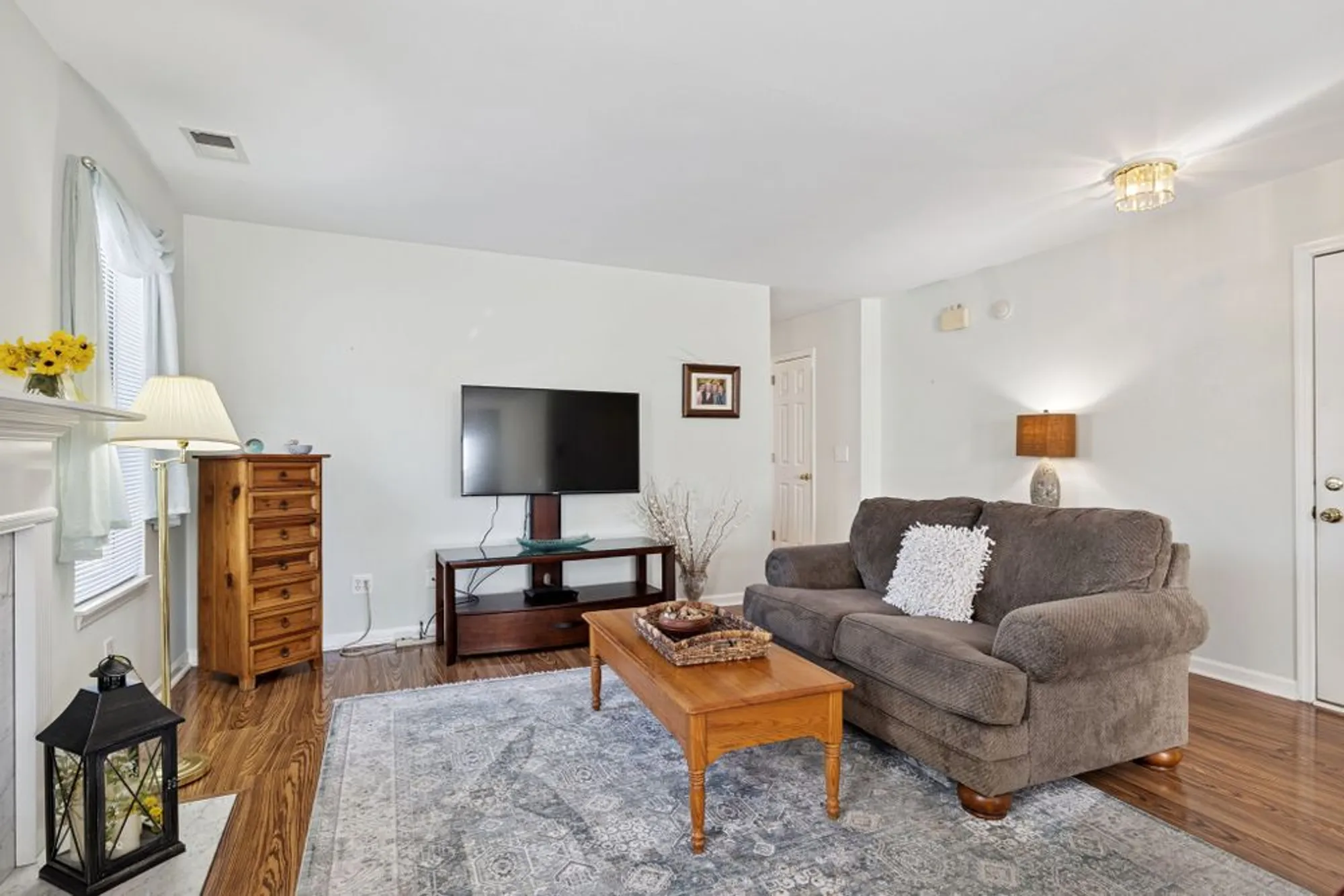 Property Slideshow image 4 of 49 | 117 newsom grn, Nashville, TN, 37221