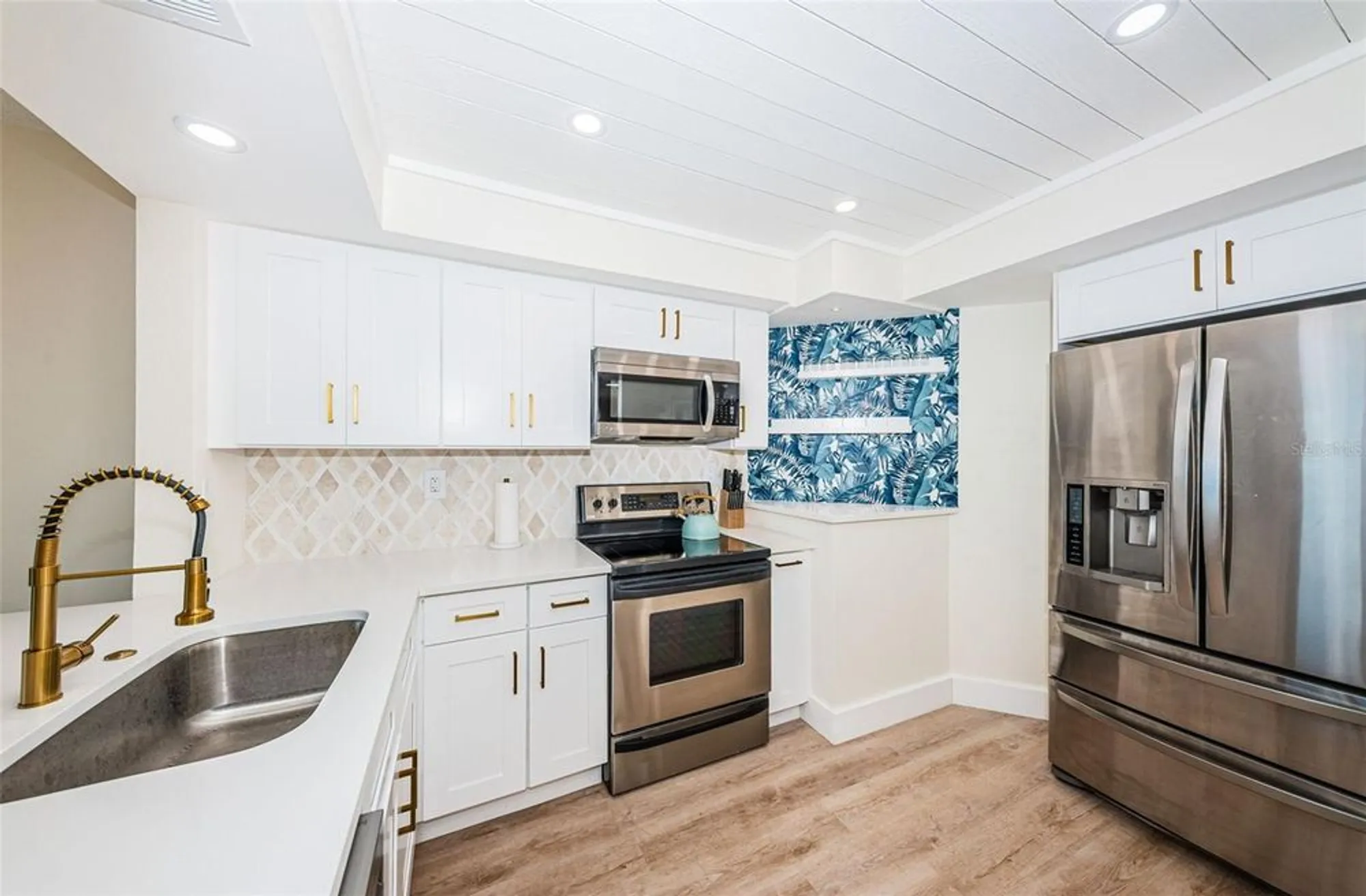 Property Slideshow image 8 of 50 | 6177 sun blvd apt 307, Saint Petersburg, FL, 33715