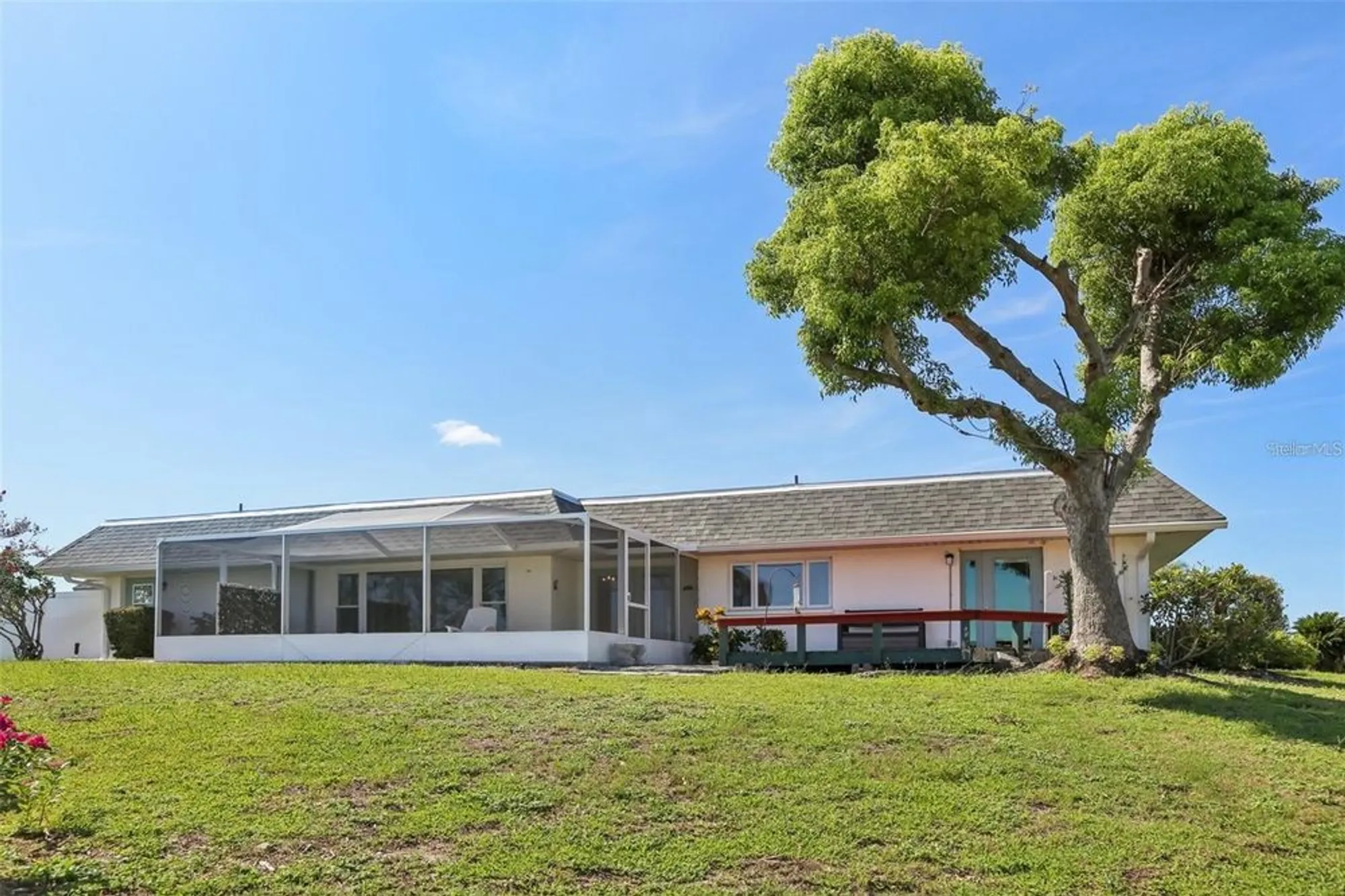 Property Slideshow image 27 of 36 | 1717 danbury dr, Sun City Center, FL, 33573