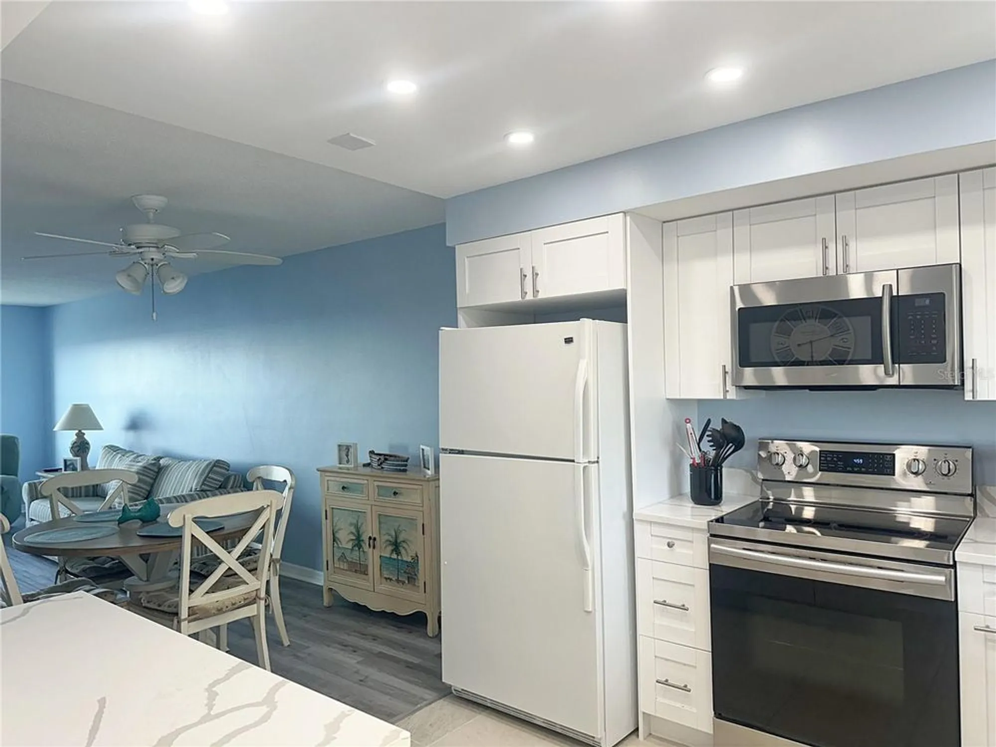 Property Slideshow image 5 of 27 | 4725 cove cir apt 804, St Petersburg, FL, 33708