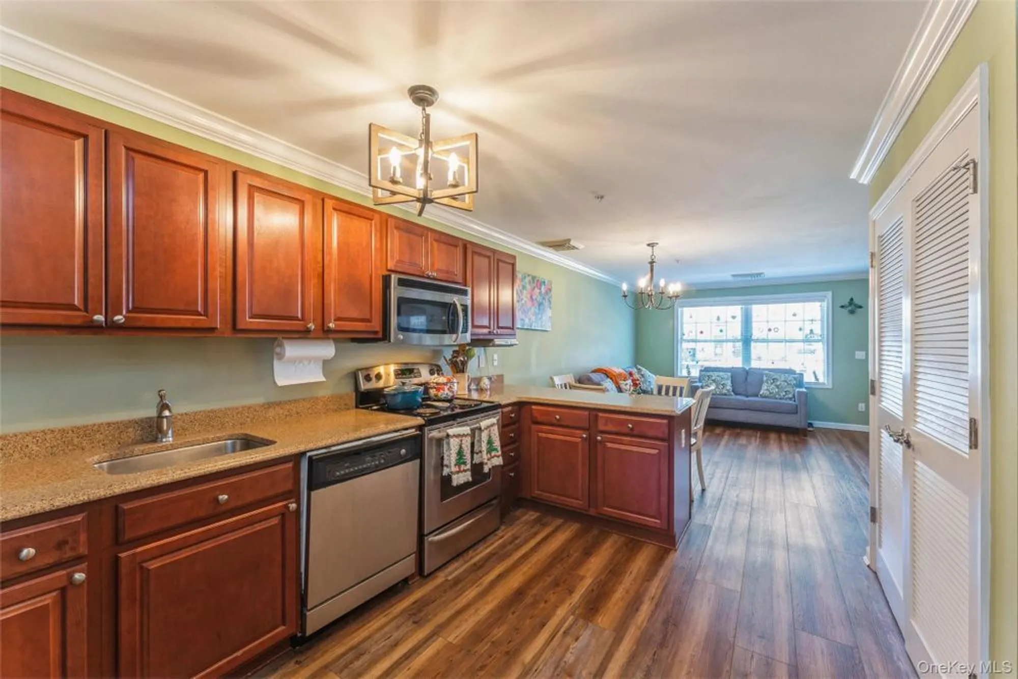 Property Slideshow image 17 of 31 | 1207 willow ln, Valley Stream, NY, 11580