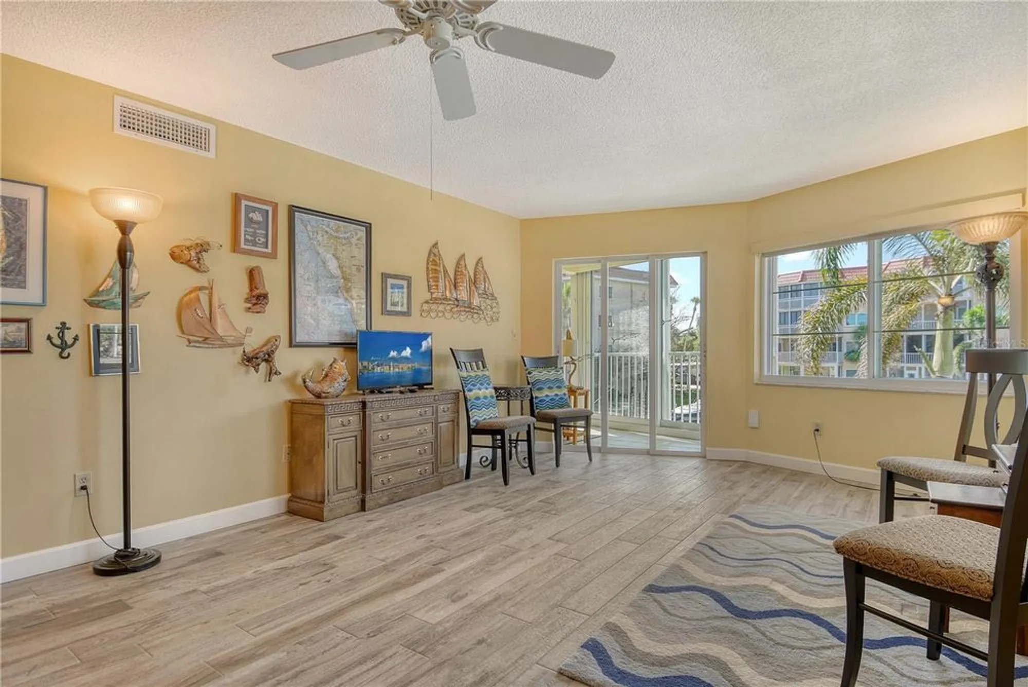 Property Slideshow image 5 of 62 | 1250 n portofino dr apt 208, Sarasota, FL, 34242