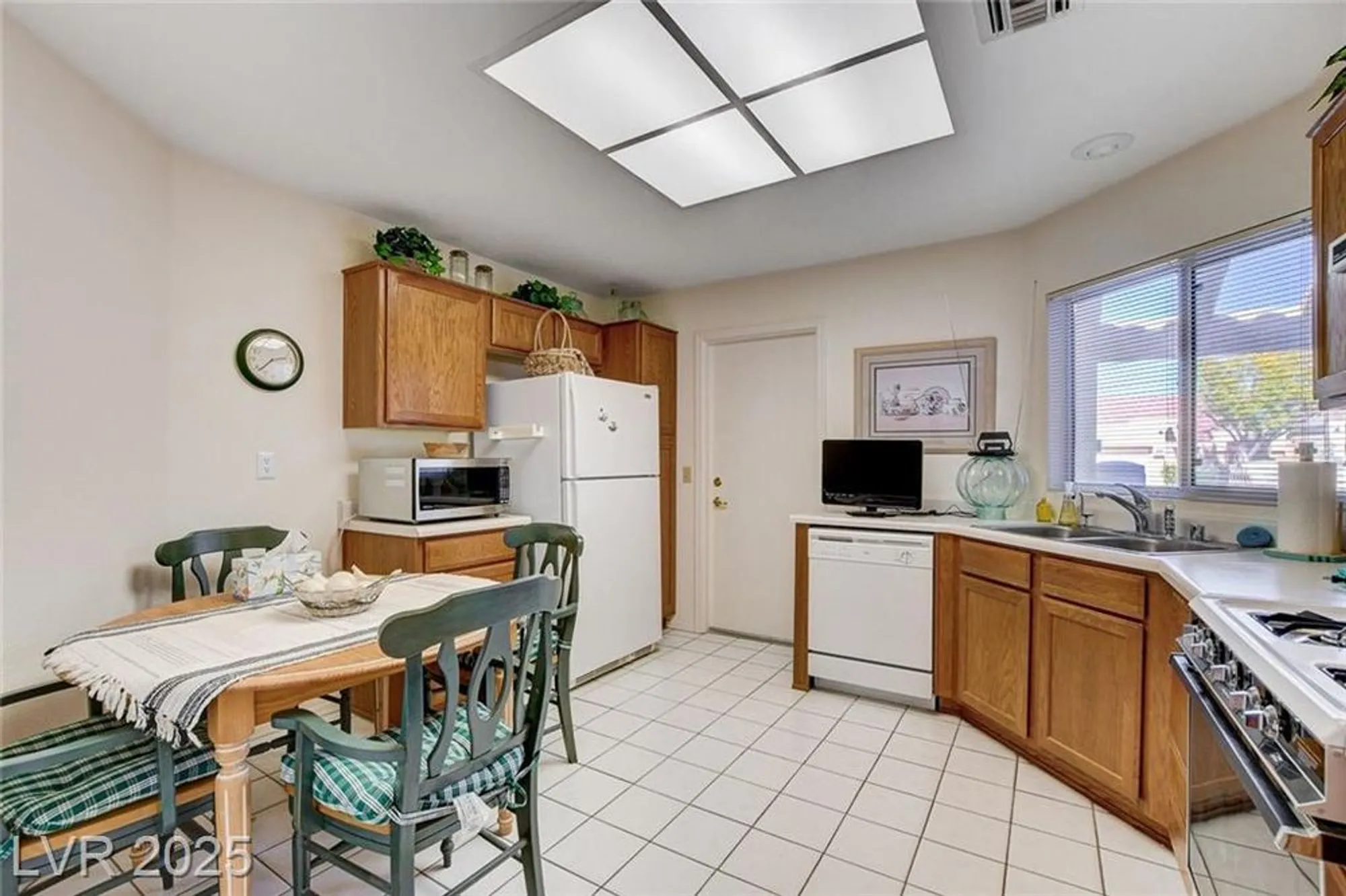 Property Slideshow image 13 of 33 | 9053 gemstone dr, Las Vegas, NV, 89134