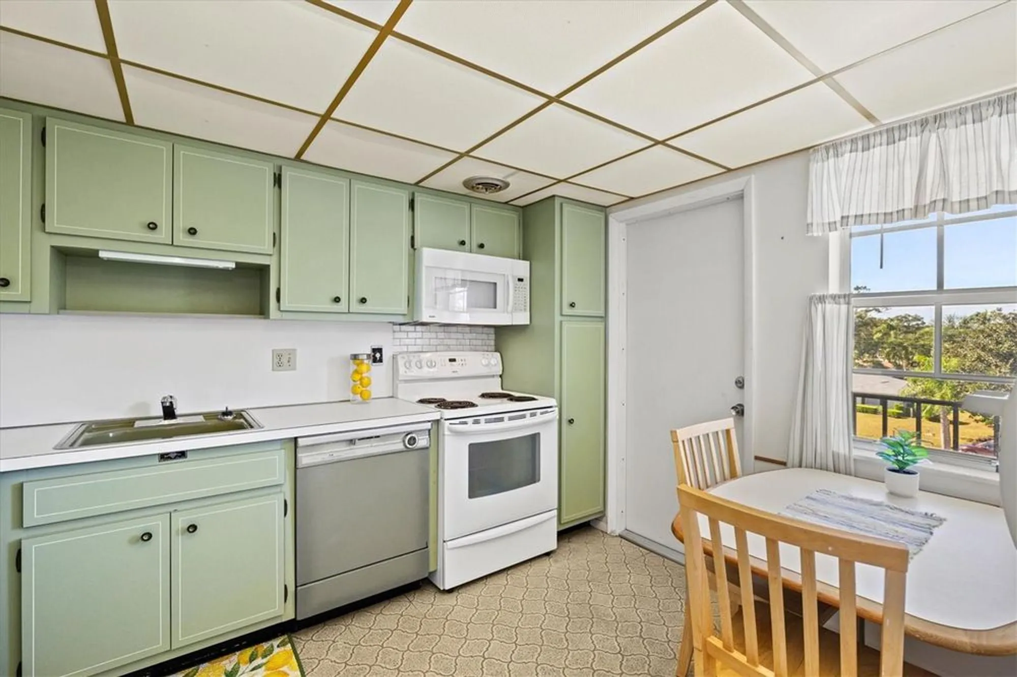 Property Slideshow image 14 of 82 | 7461 w country club dr 408, Sarasota, FL, 34243