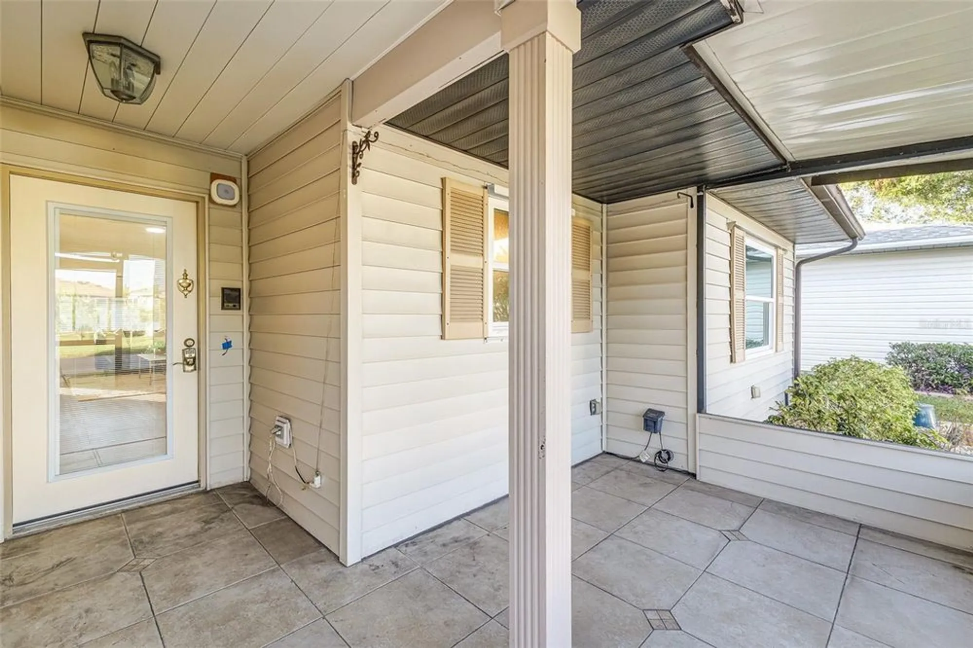 Property Slideshow image 6 of 33 | 1635 colonnades cir, Lakeland, FL, 33811