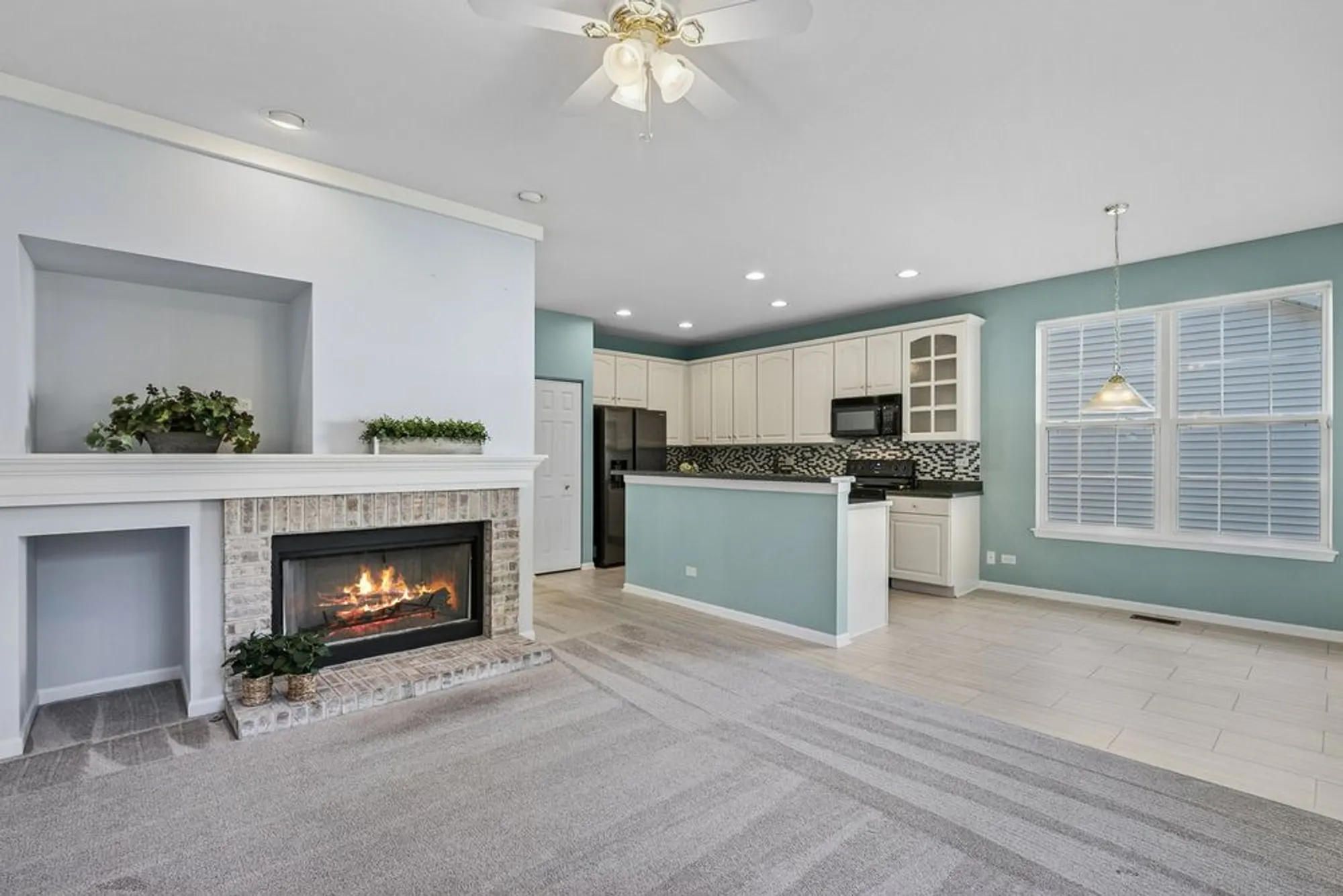 Property Slideshow image 10 of 39 | 2325 carillon dr, Grayslake, IL, 60030