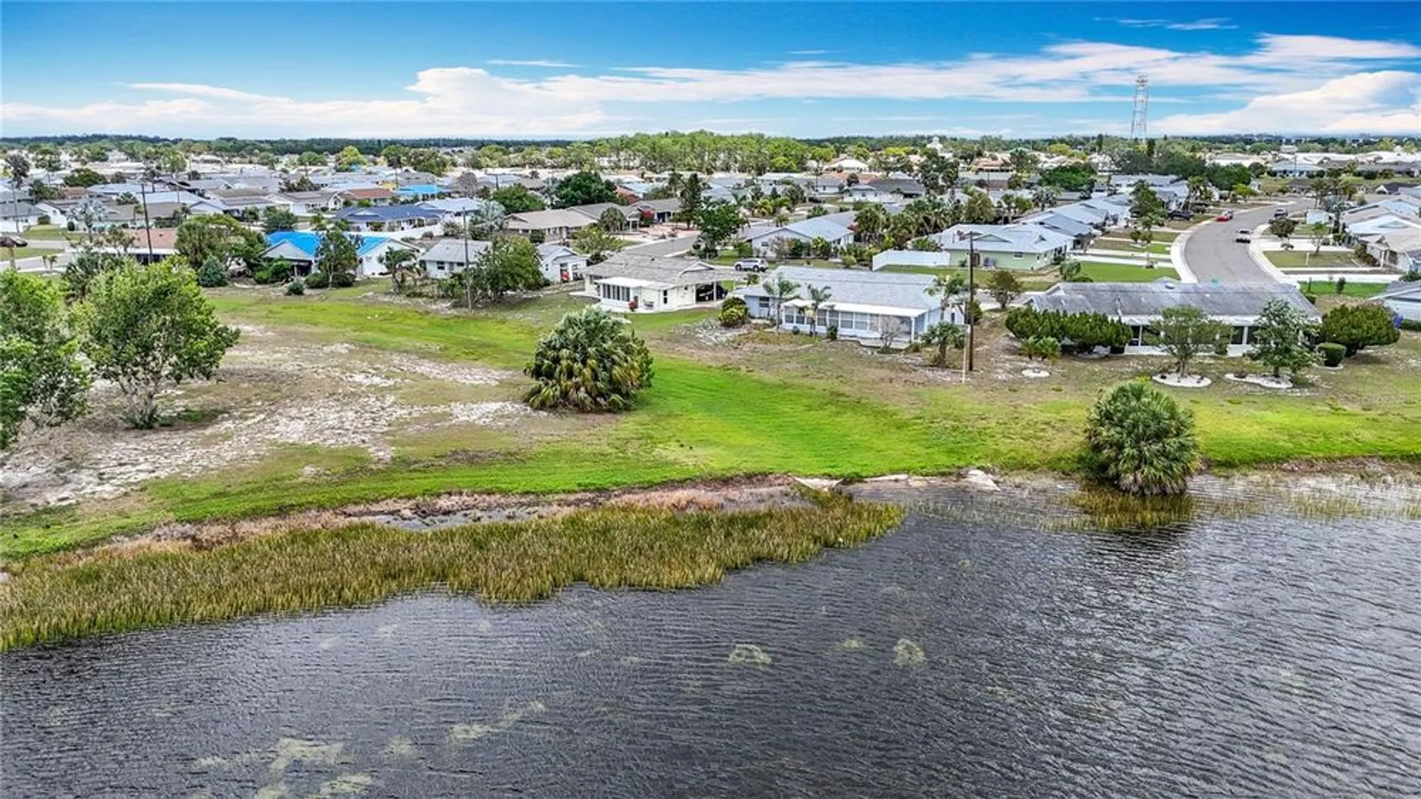 Property Slideshow image 32 of 41 | 904 desert hills dr, Sun City Center, FL, 33573