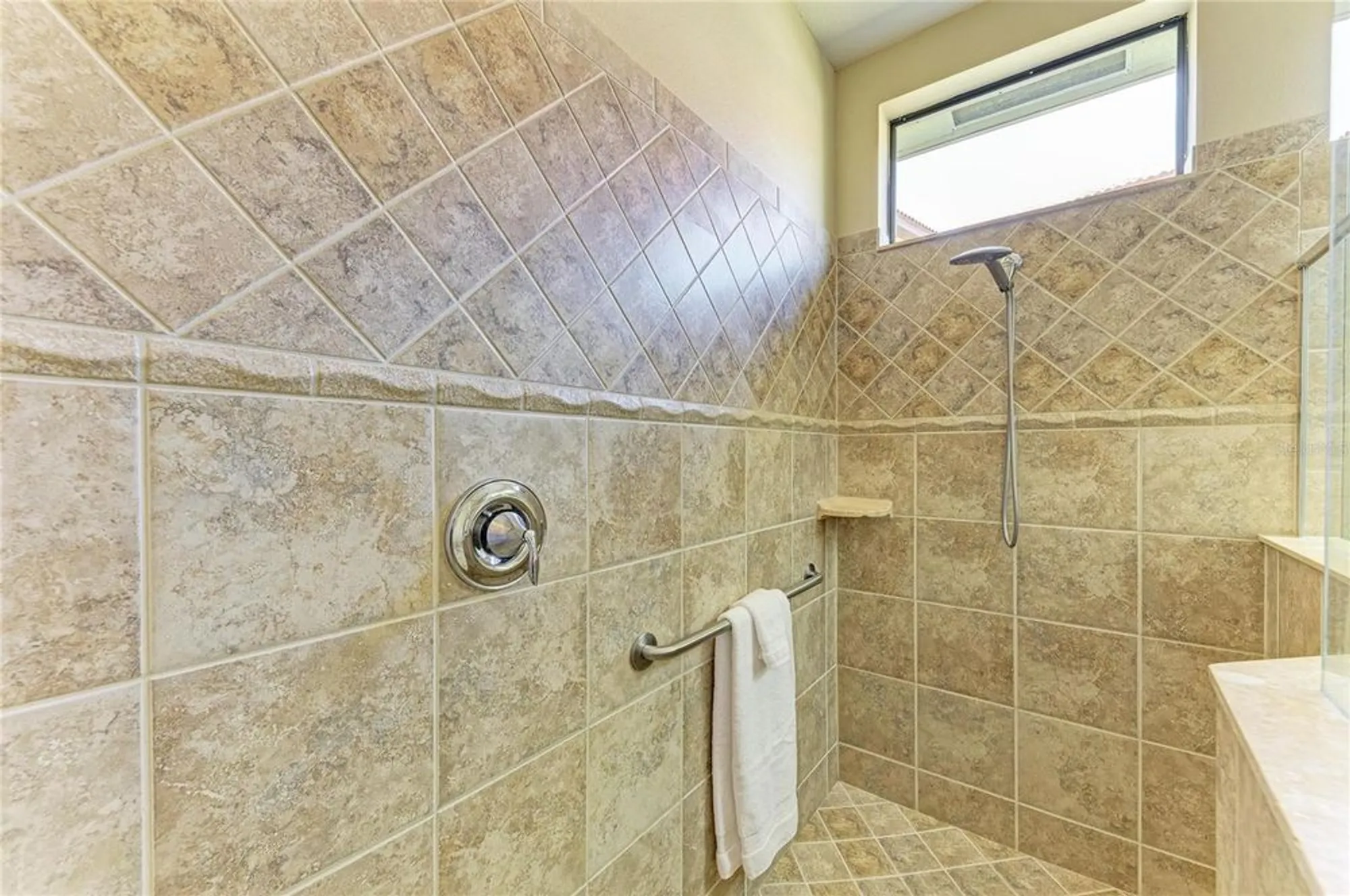 Property Slideshow image 21 of 50 | 1867 batello dr, Venice, FL, 34292