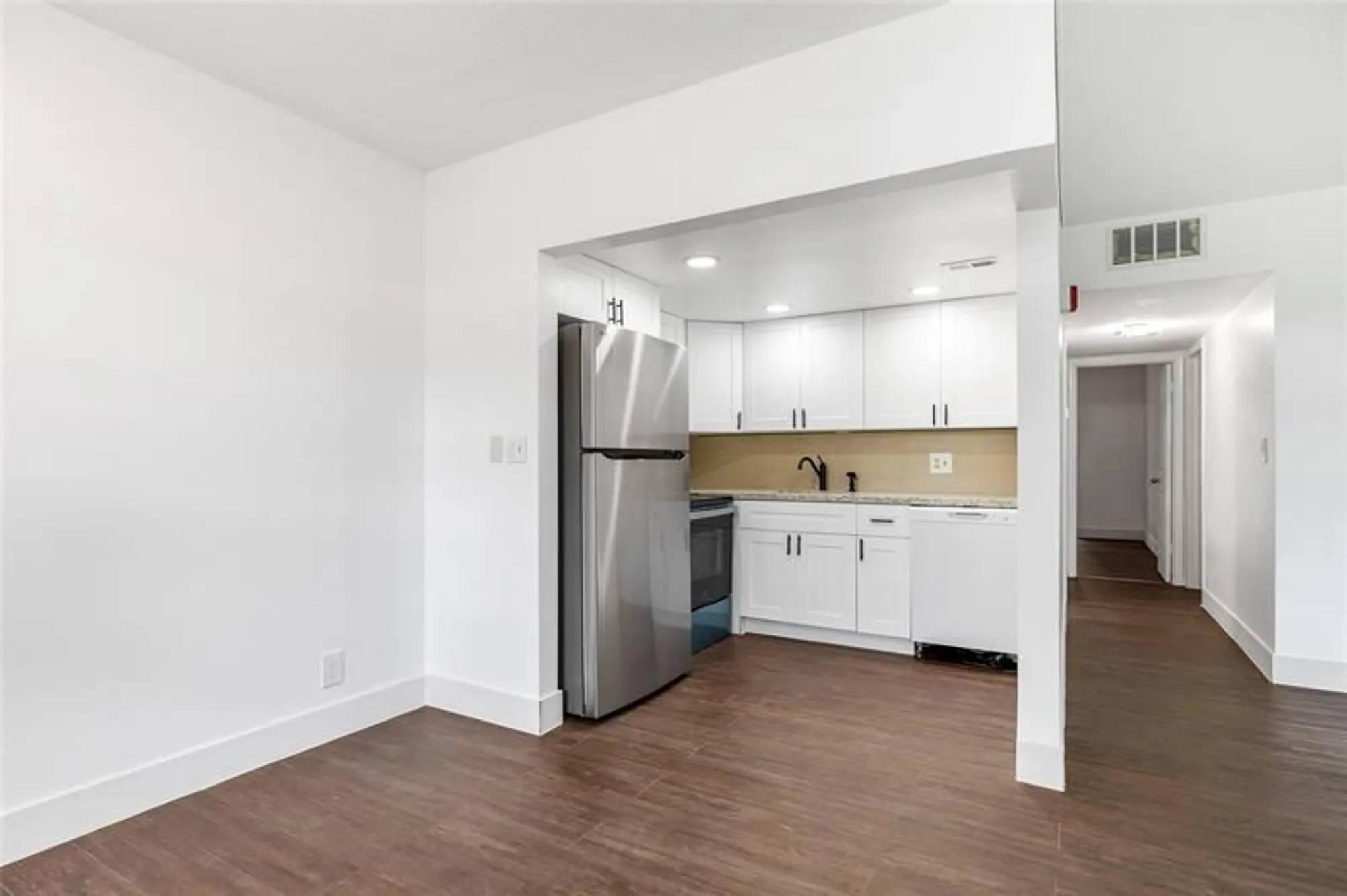 Property Slideshow image 4 of 39 | 3081 nw 47th ter 107, Lauderdale Lakes, FL, 33313