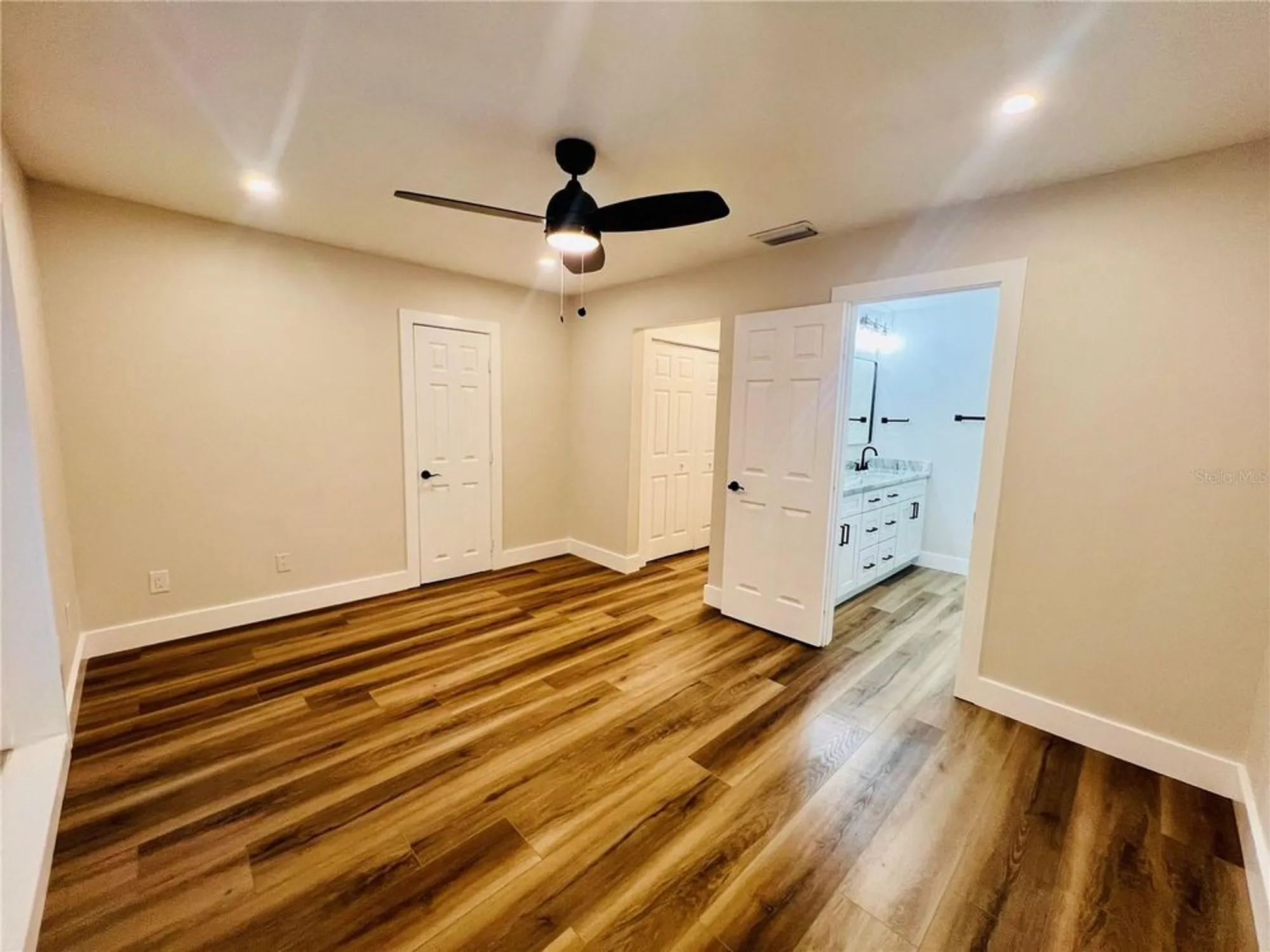 Property Slideshow image 21 of 28 | 801 leeward way, Palm Harbor, FL, 34685