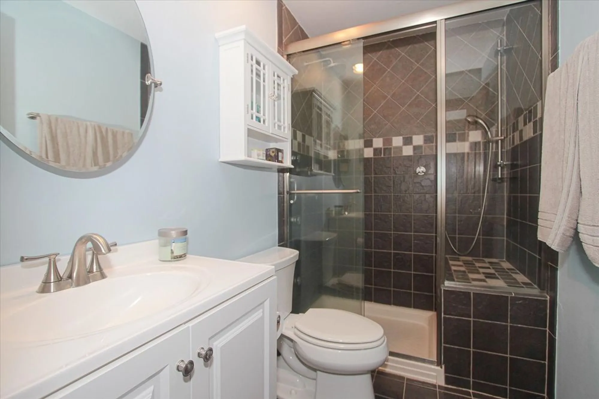 Property Slideshow image 20 of 34 | 716 old barn rd apt b b, Lake Barrington, IL, 60010