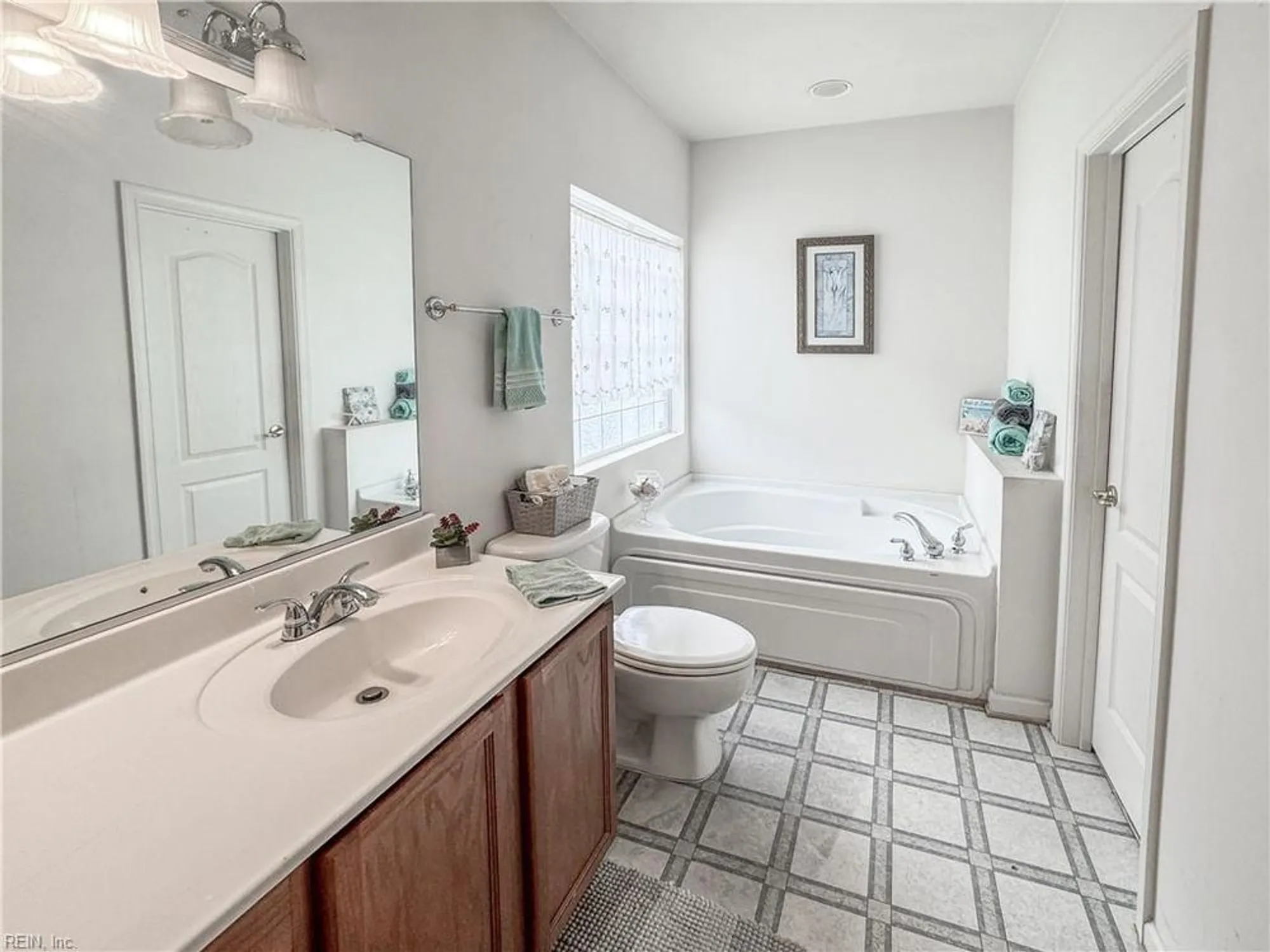 Property Slideshow image 20 of 38 | 2937 einstein dr, Virginia Beach, VA, 23456