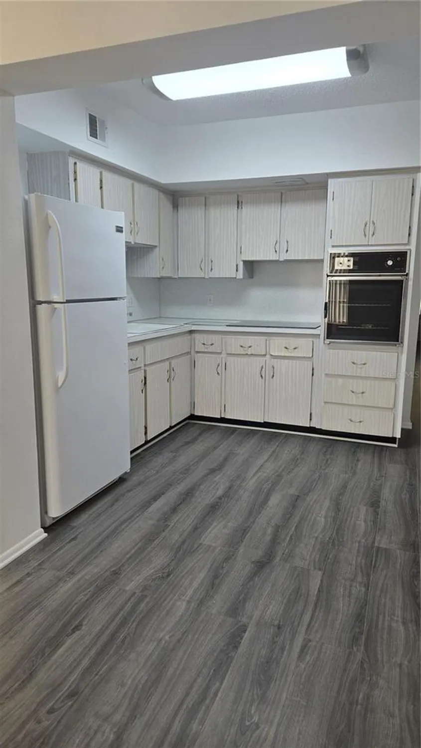 Property Slideshow image 6 of 12 | 2429 ecuadorian way 63, Clearwater, FL, 33763