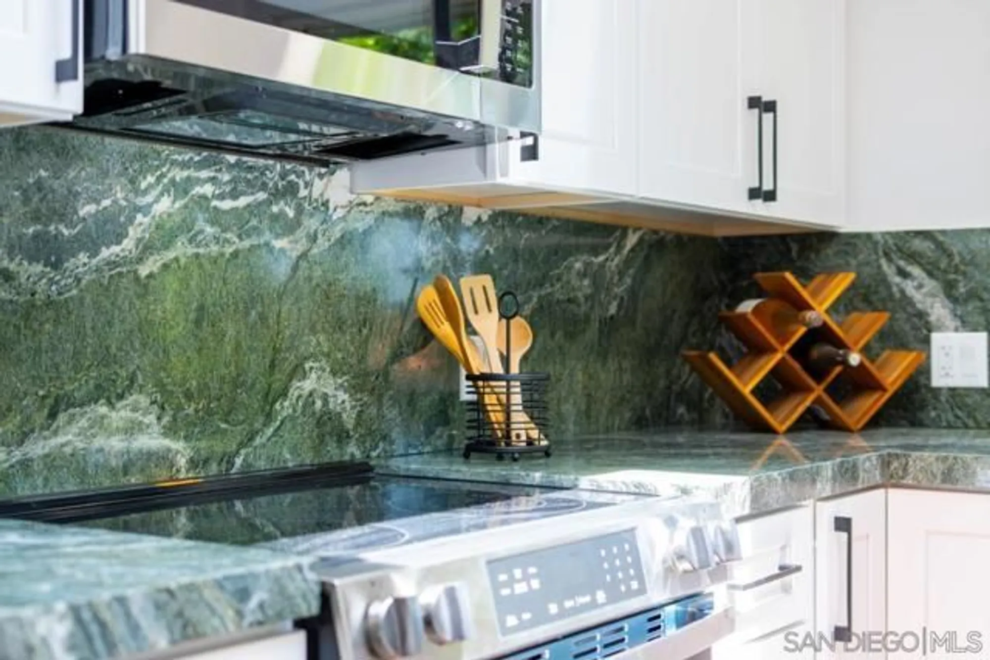 Property Slideshow image 11 of 70 | 907 ridge heights dr, Fallbrook, CA, 92028