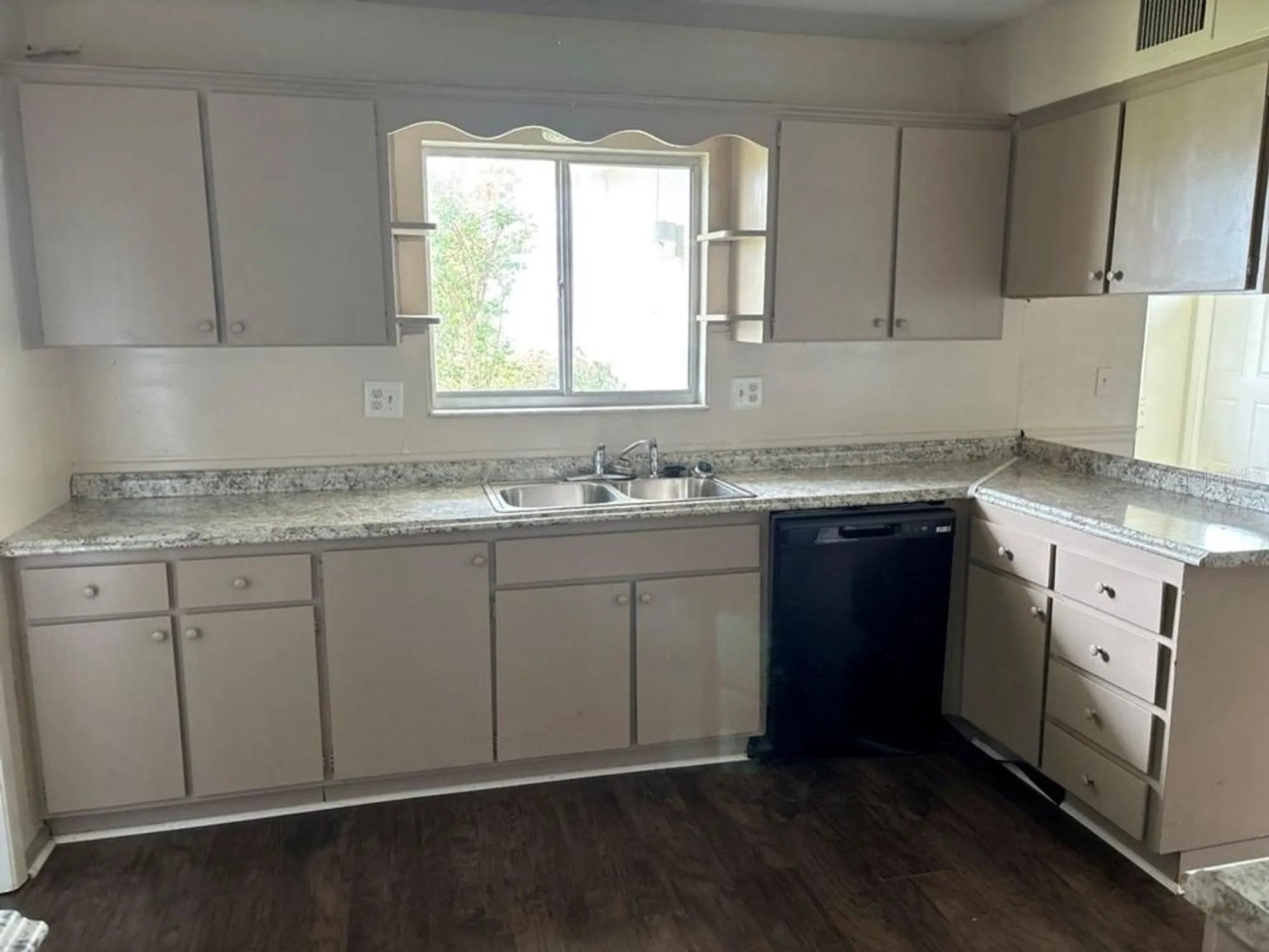 Property Slideshow image 10 of 19 | 1517 danbury dr, Sun City Center, FL, 33573