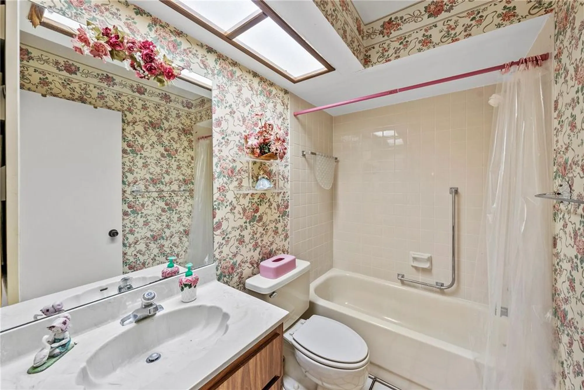 Property Slideshow image 29 of 100 | 3420 stonehaven ct d, Palm Harbor, FL, 34684