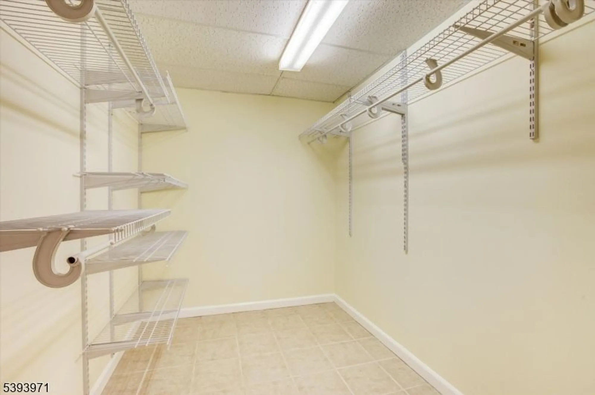 Property Slideshow image 23 of 29 | 13 fernwood ct, Whitehouse Station, NJ, 08889