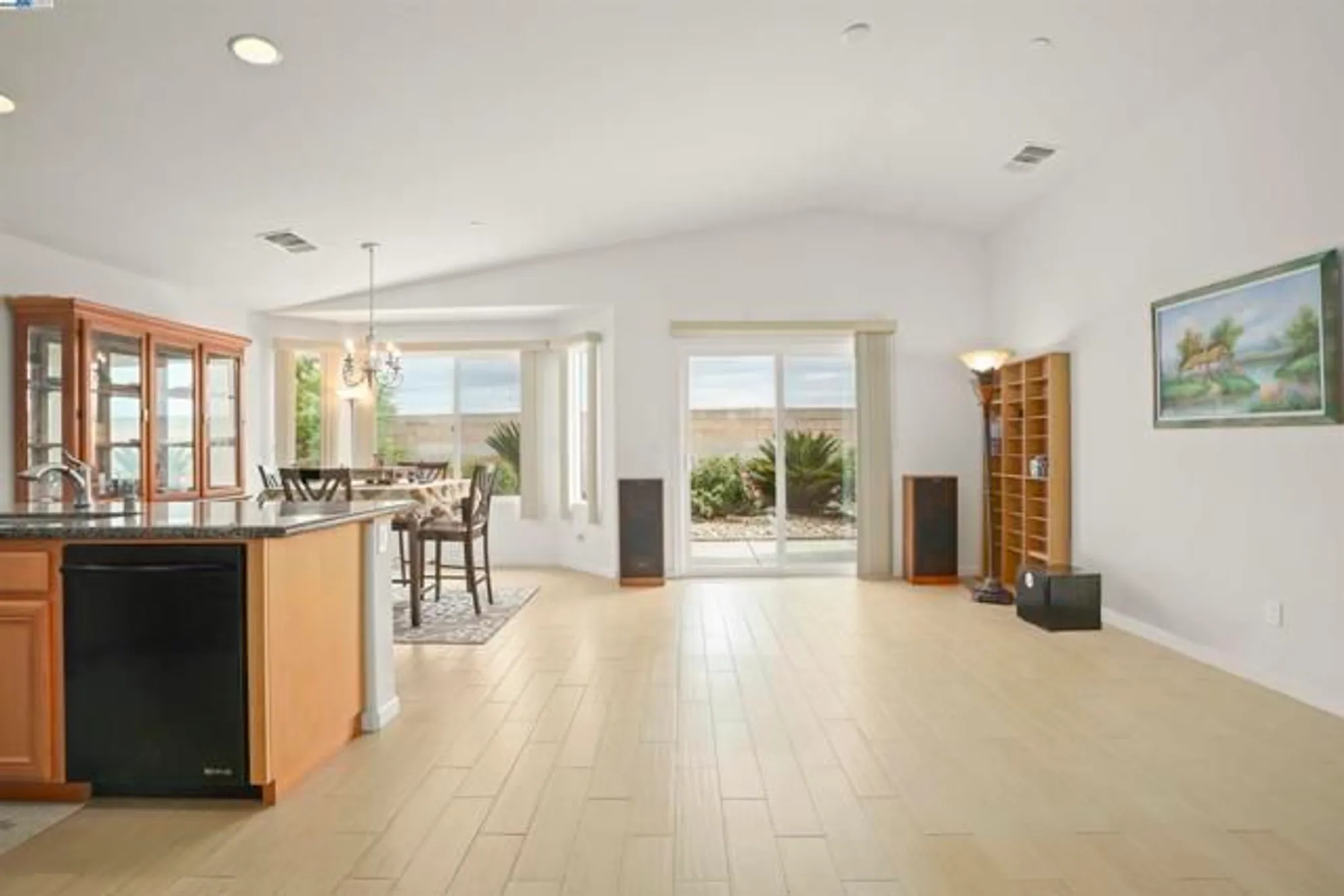 Property Slideshow image 5 of 40 | 422 saddle rock ln, Rio Vista, CA, 94571