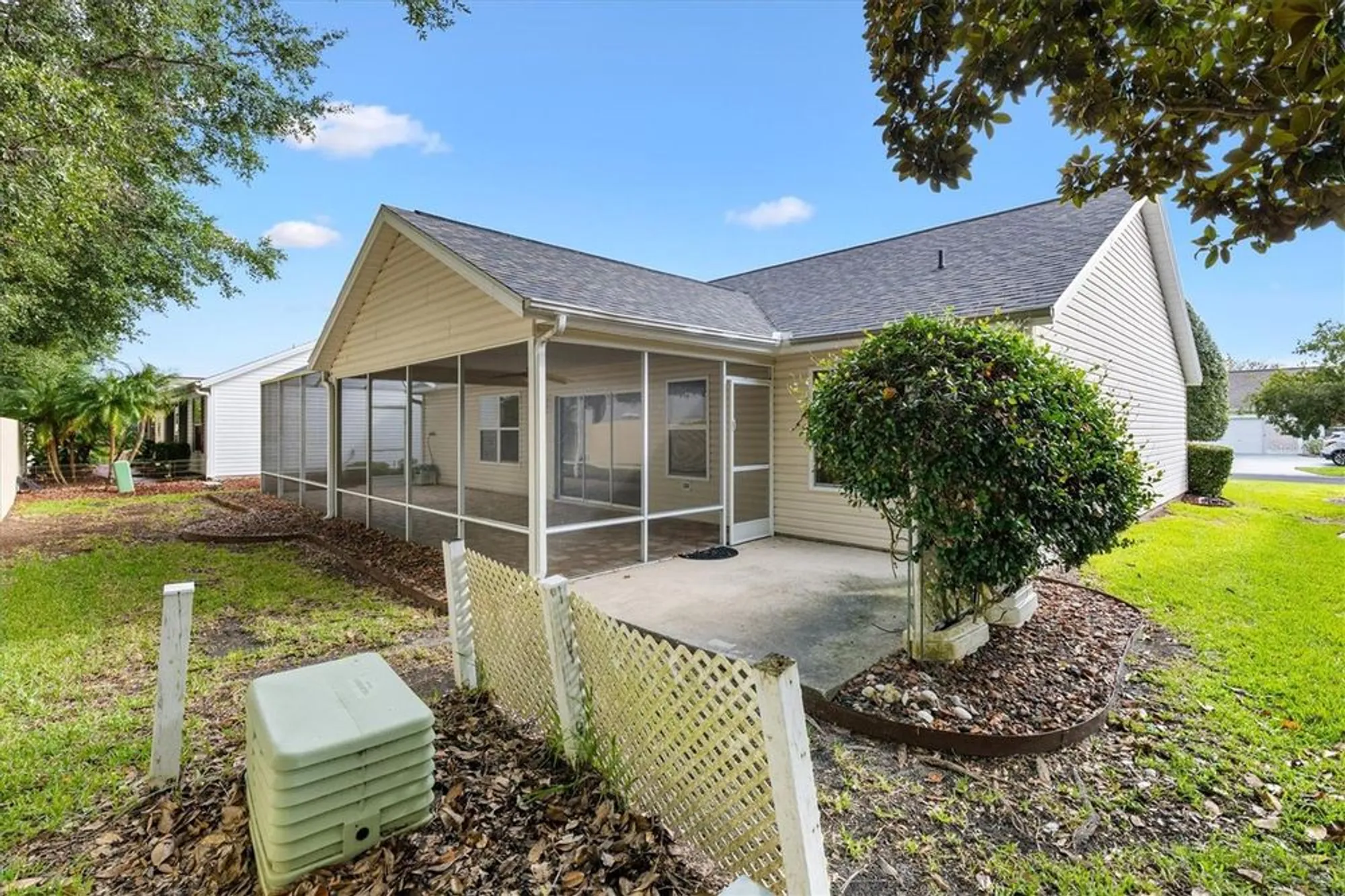 Property Slideshow image 38 of 46 | 2573 caribe dr, The Villages, FL, 32162