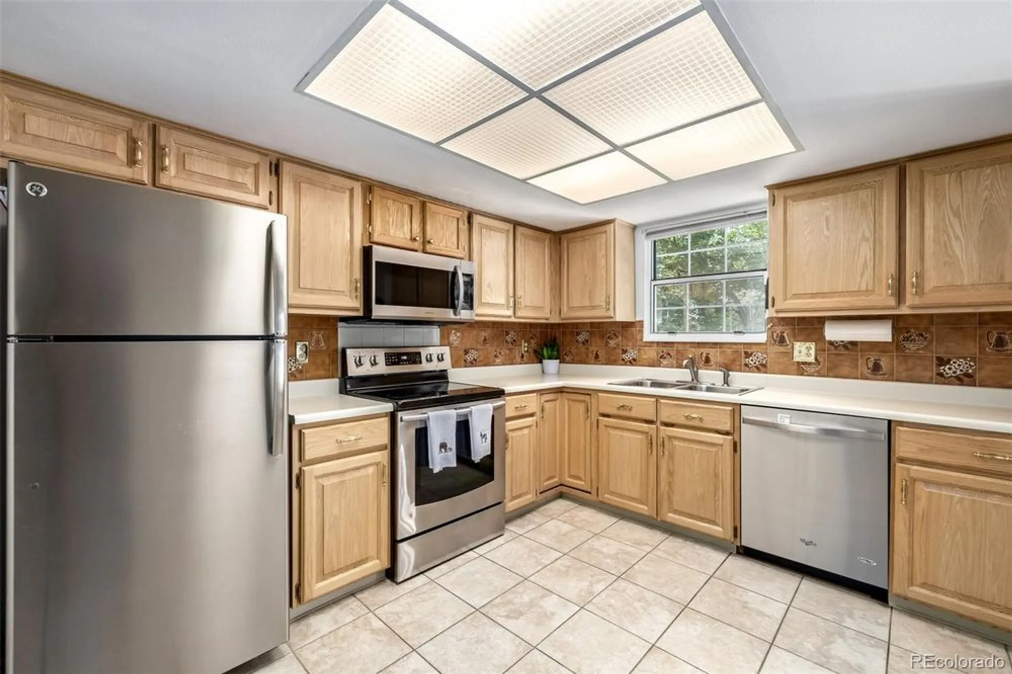 Property Slideshow image 11 of 47 | 13787 e marina dr b, Aurora, CO, 80014