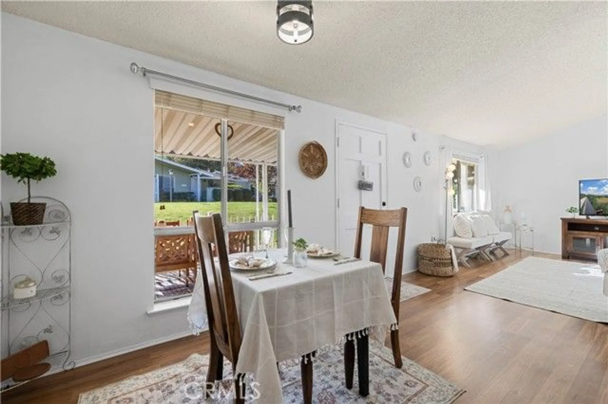 Property Slideshow image 6 of 30 | 19116 avenue of the oaks unit b, Newhall, CA, 91321