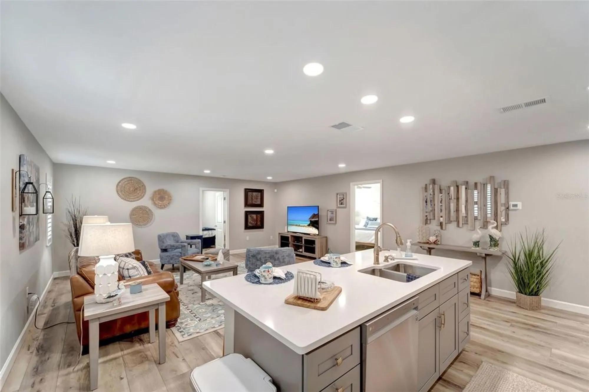 Property Slideshow image 10 of 36 | 3546 auburn ct 240, Sarasota, FL, 34231