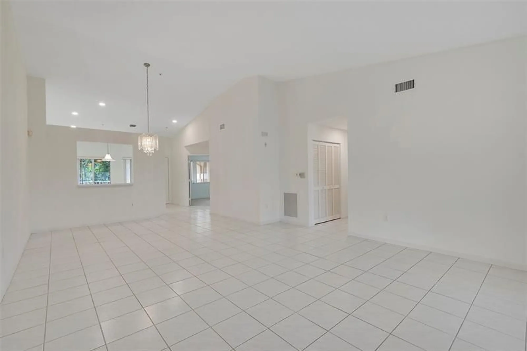 Property Slideshow image 20 of 36 | 5876 regal glen dr 201, Boynton Beach, FL, 33437
